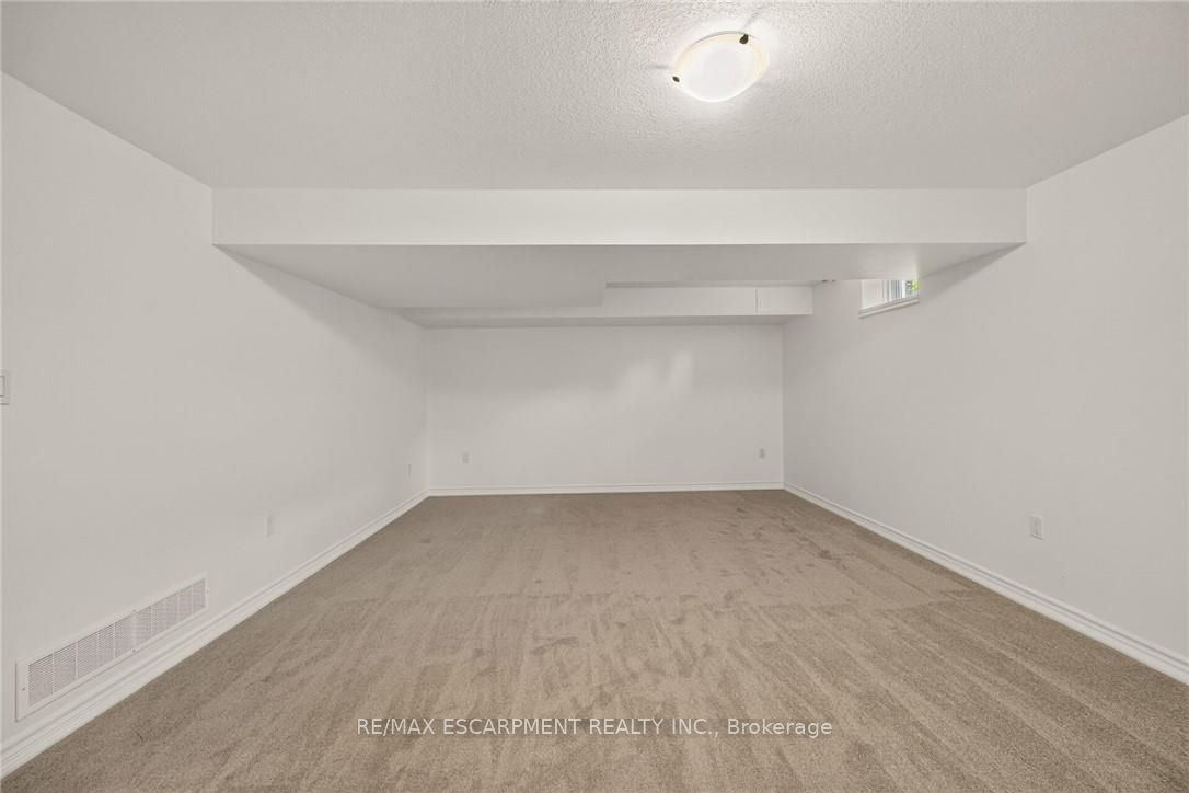14 Ecker Lane Property Photo 34