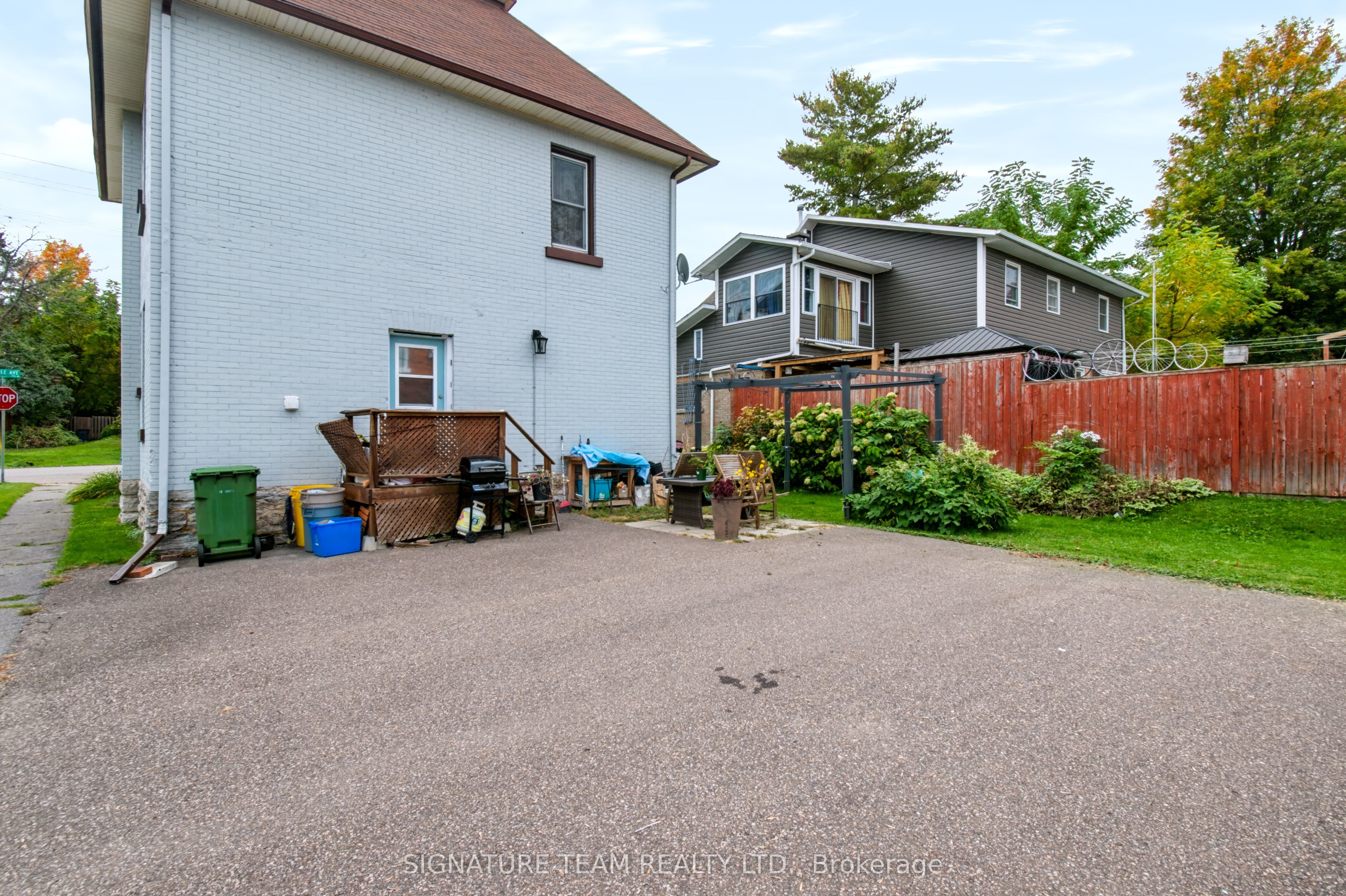 256 Maple Avenue Property Photo 5