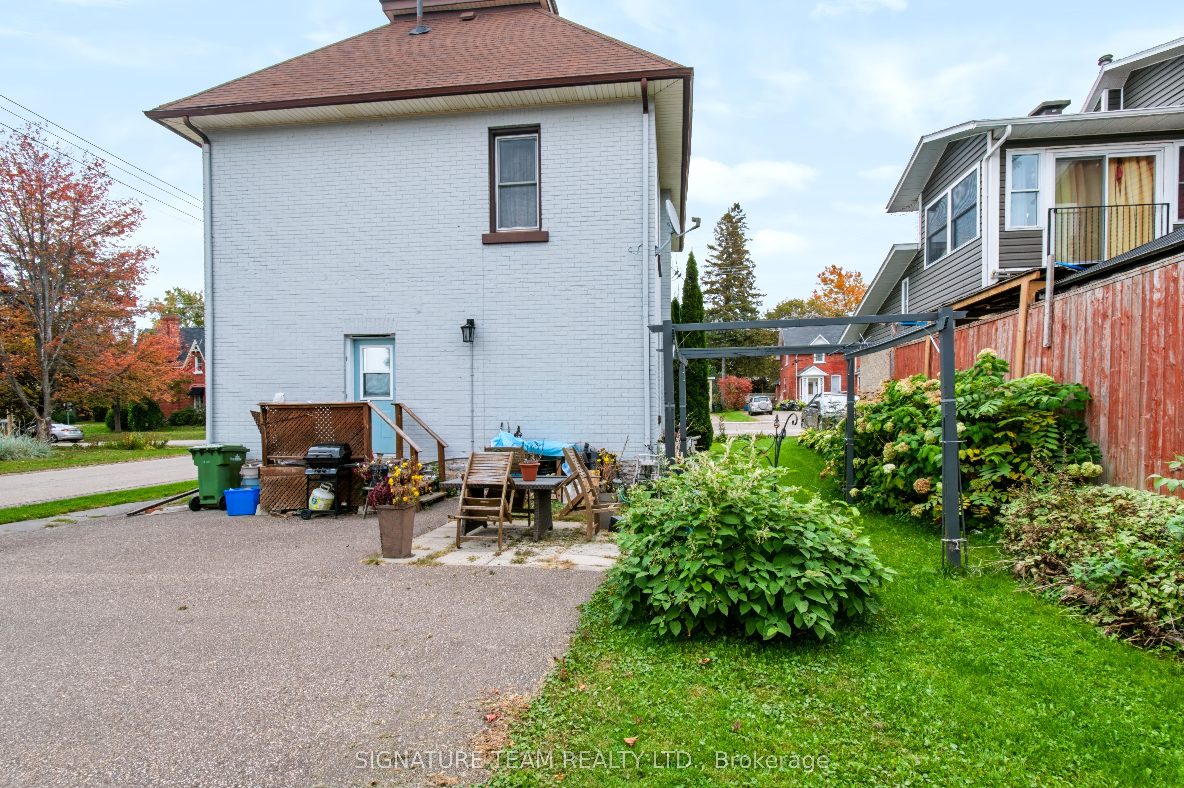 256 Maple Avenue Property Photo 6