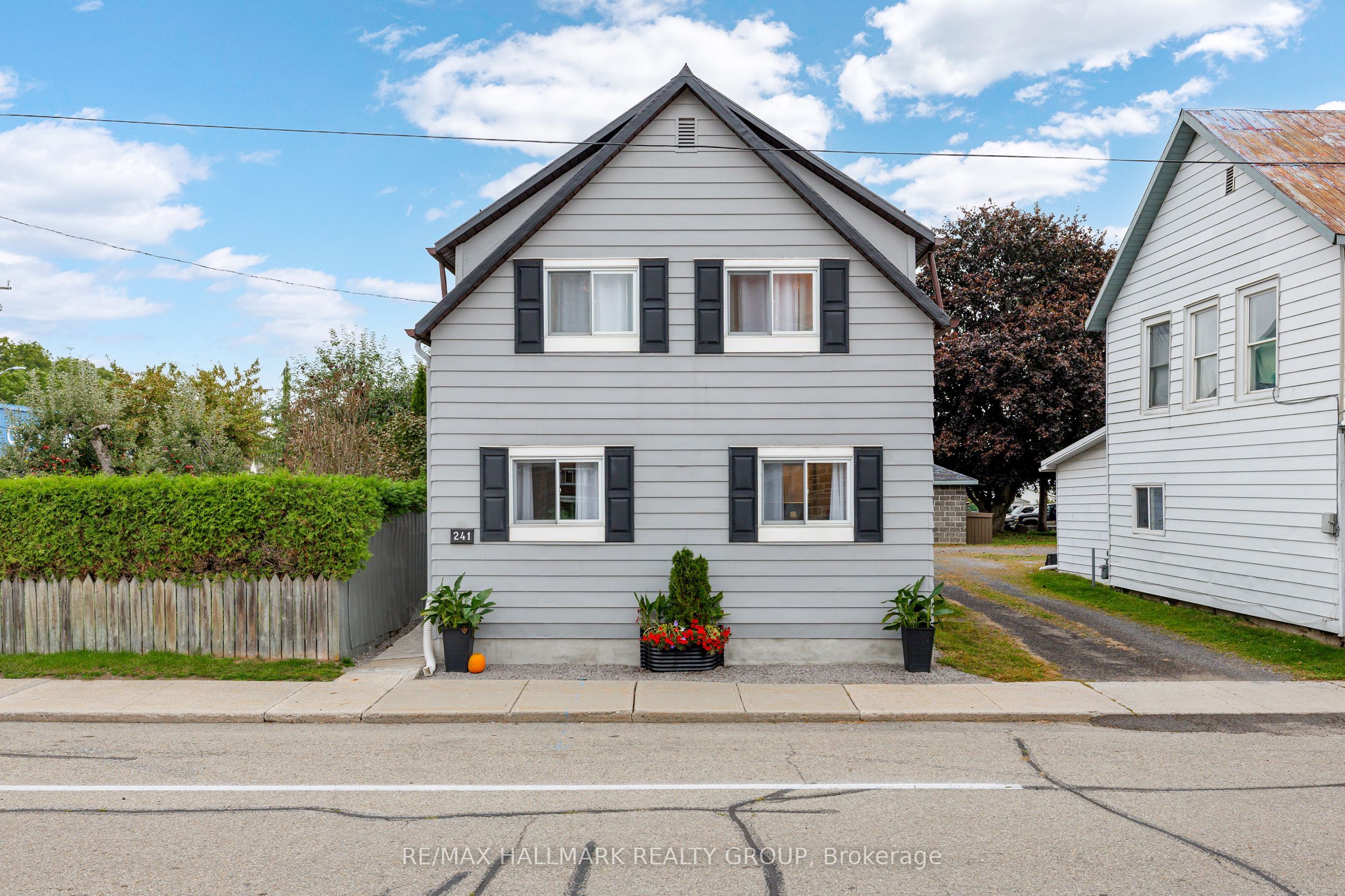 241 Lewis Street E Property Photo 1