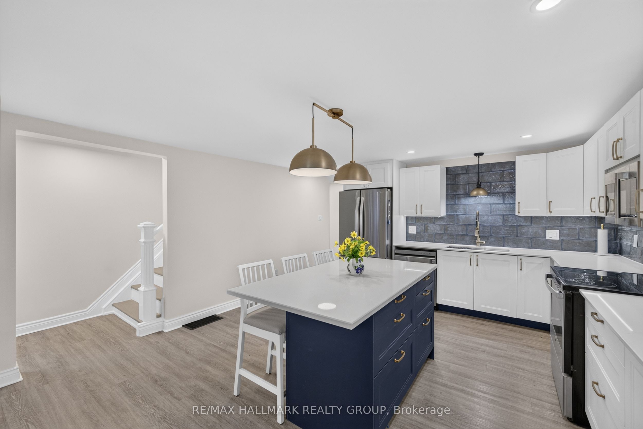 241 Lewis Street E Property Photo 9