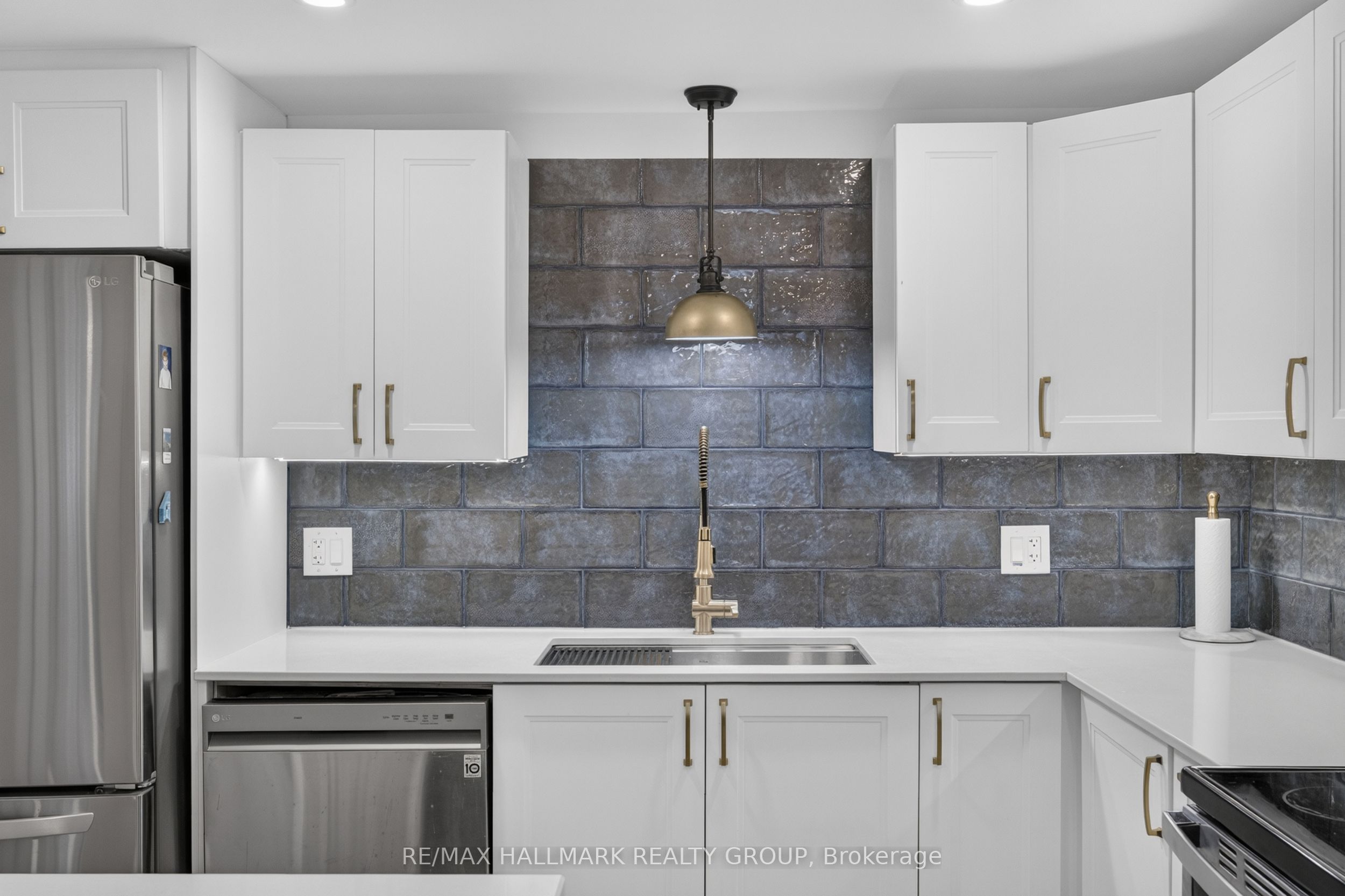 241 Lewis Street E Property Photo 10