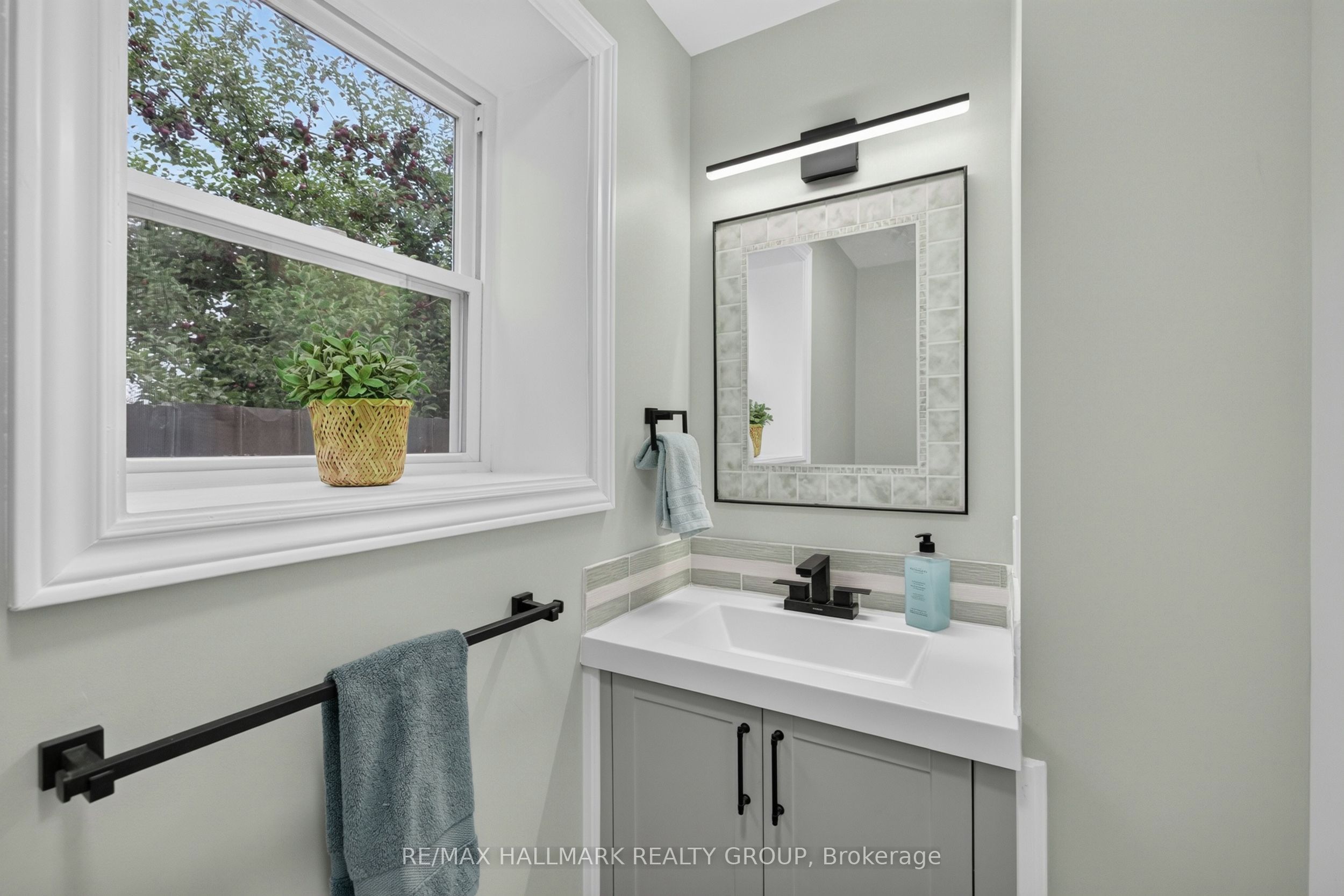 241 Lewis Street E Property Photo 19