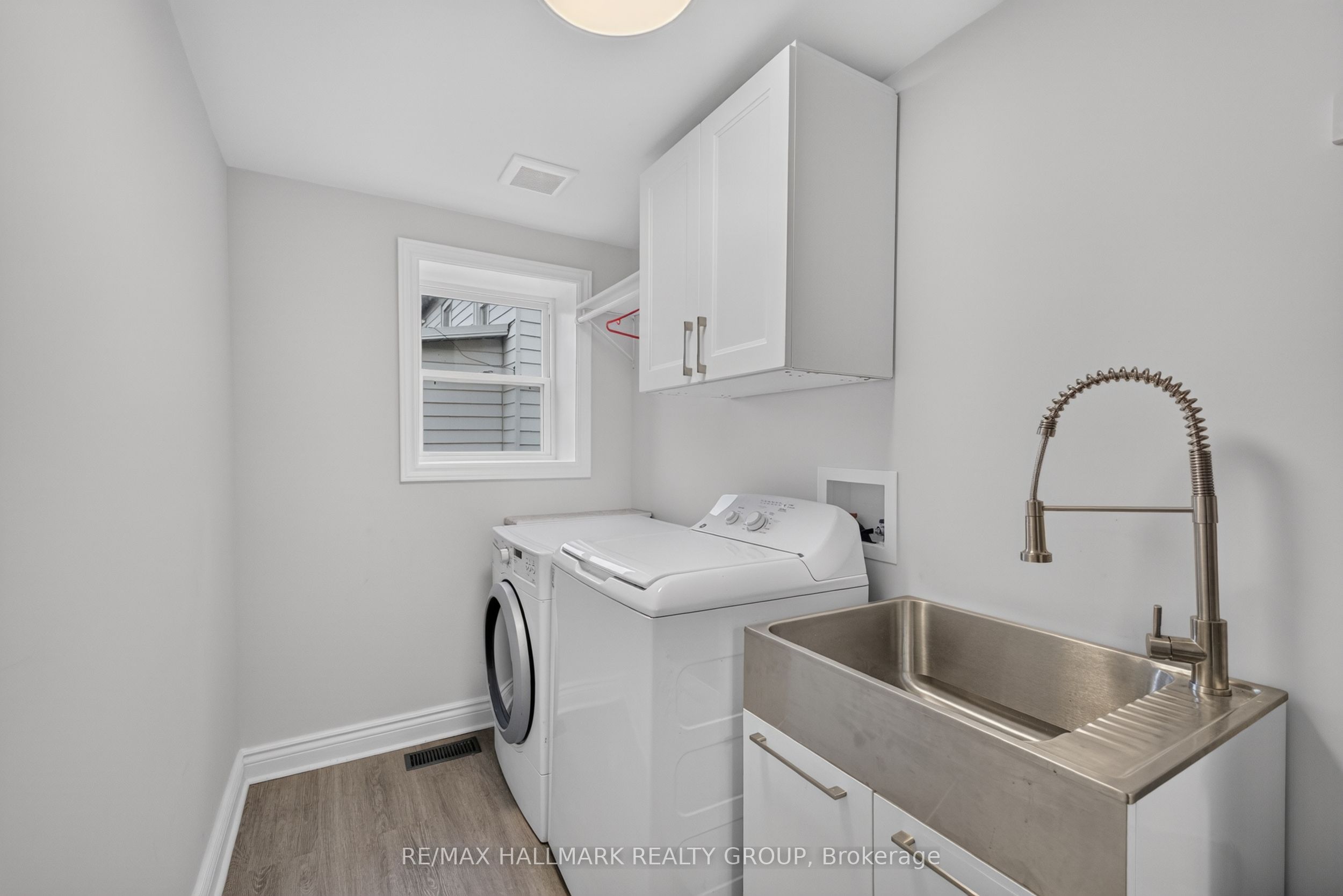 241 Lewis Street E Property Photo 20