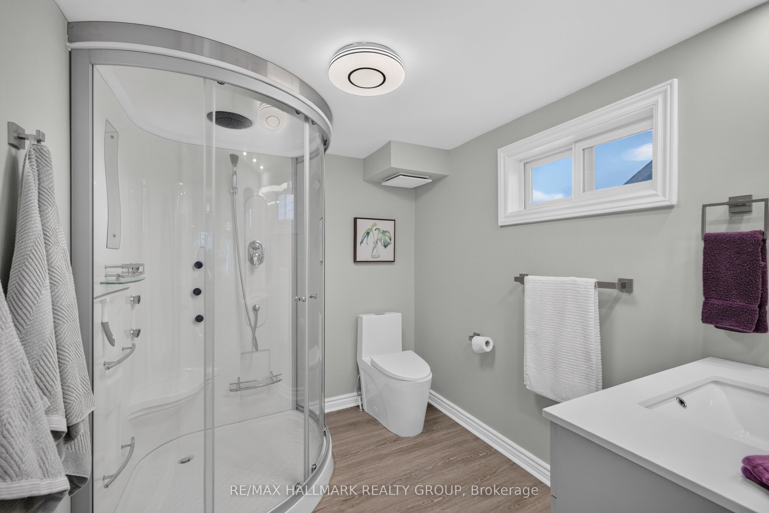241 Lewis Street E Property Photo 29