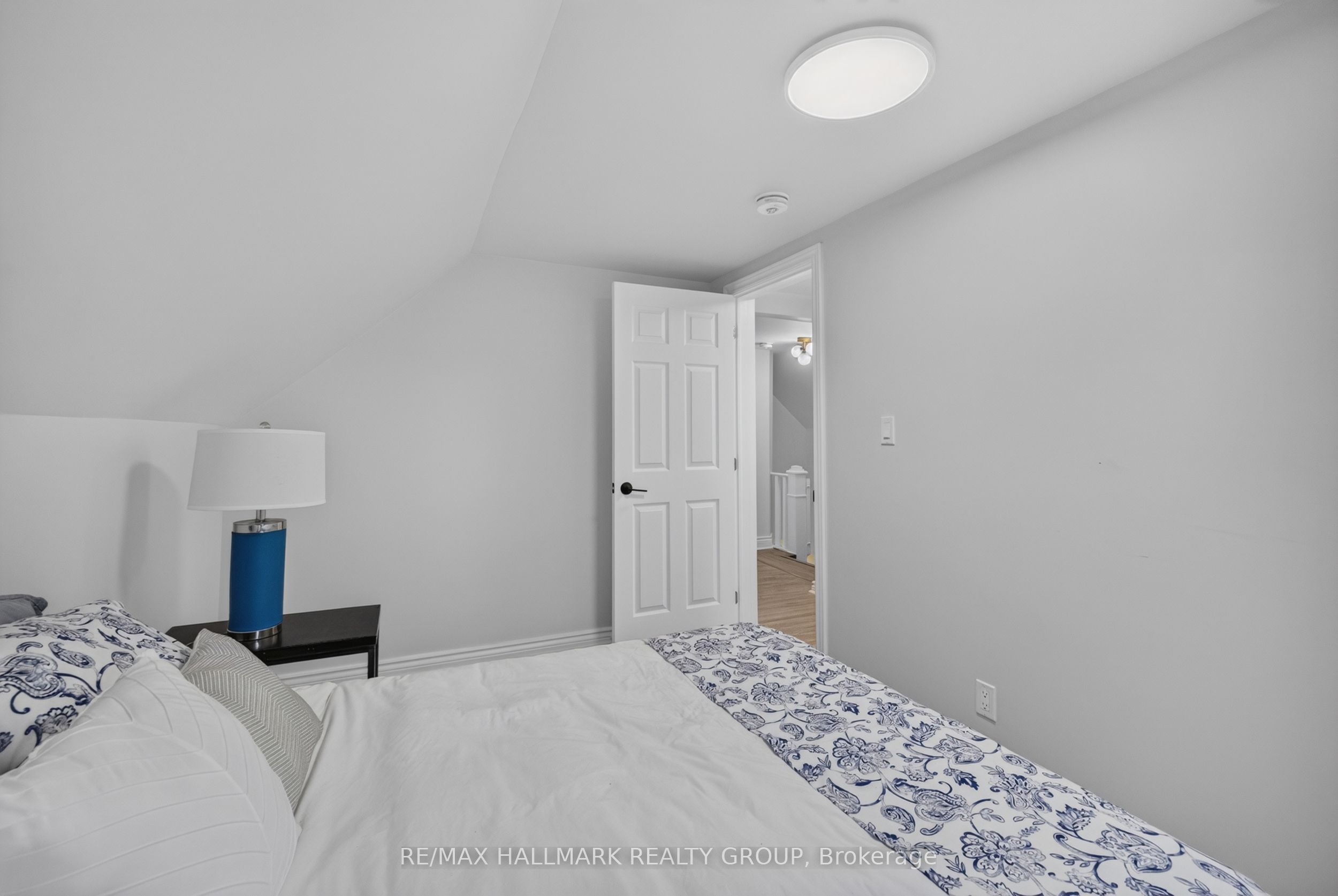 241 Lewis Street E Property Photo 32