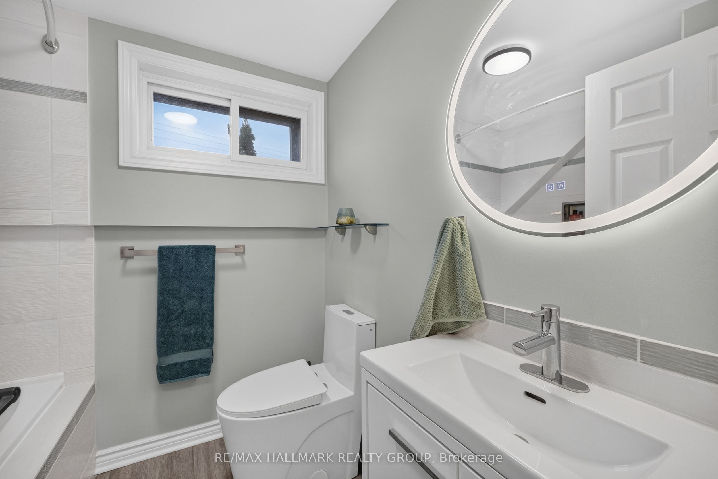 241 Lewis Street E Property Photo 35