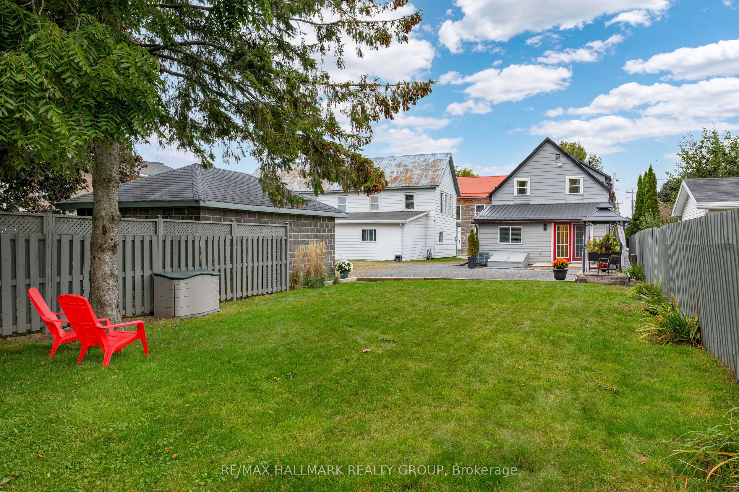 241 Lewis Street E Property Photo 40