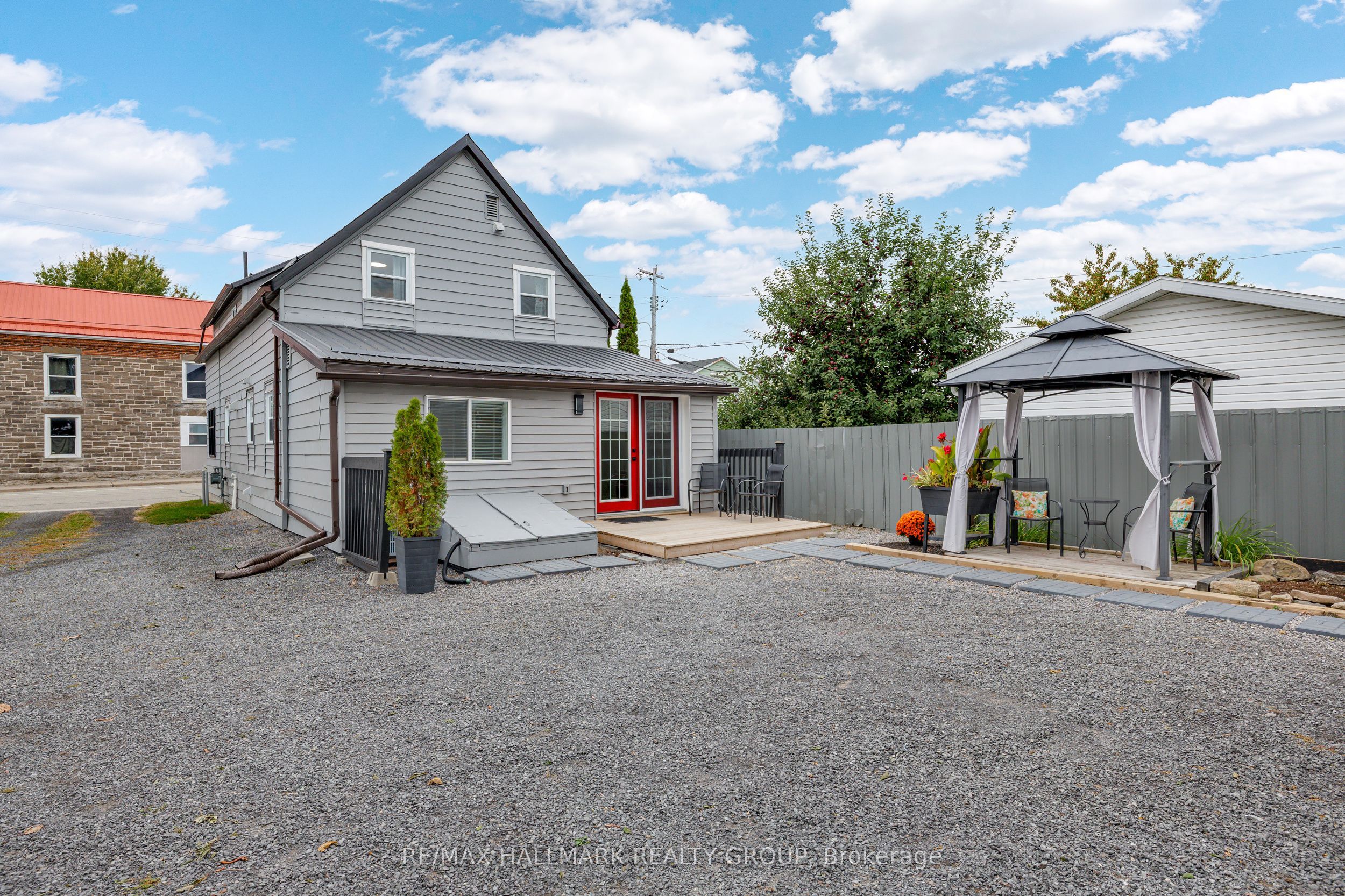 241 Lewis Street E Property Photo 41