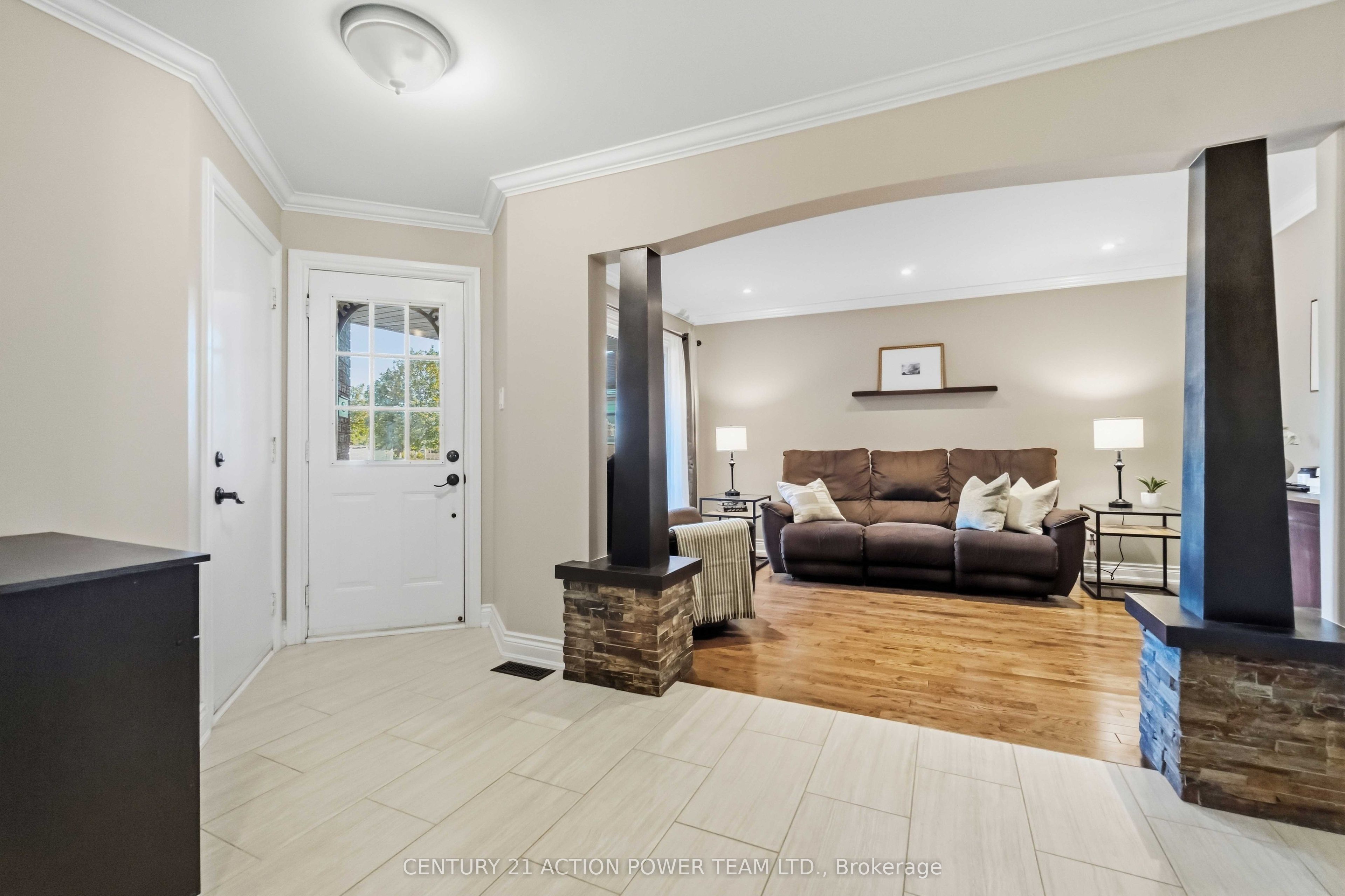 1032 Sheenboro Crescent Property Photo 3