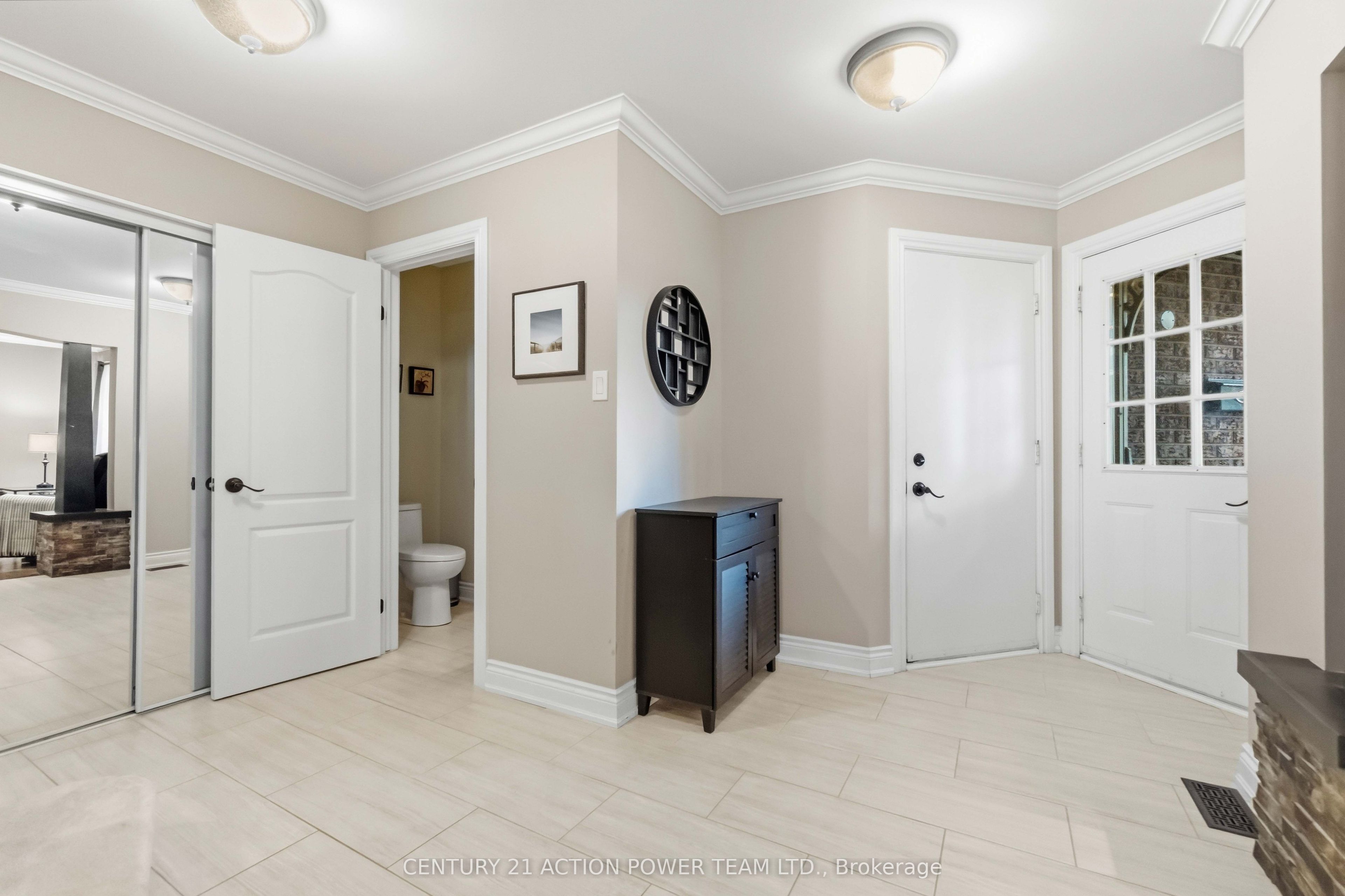 1032 Sheenboro Crescent Property Photo 4
