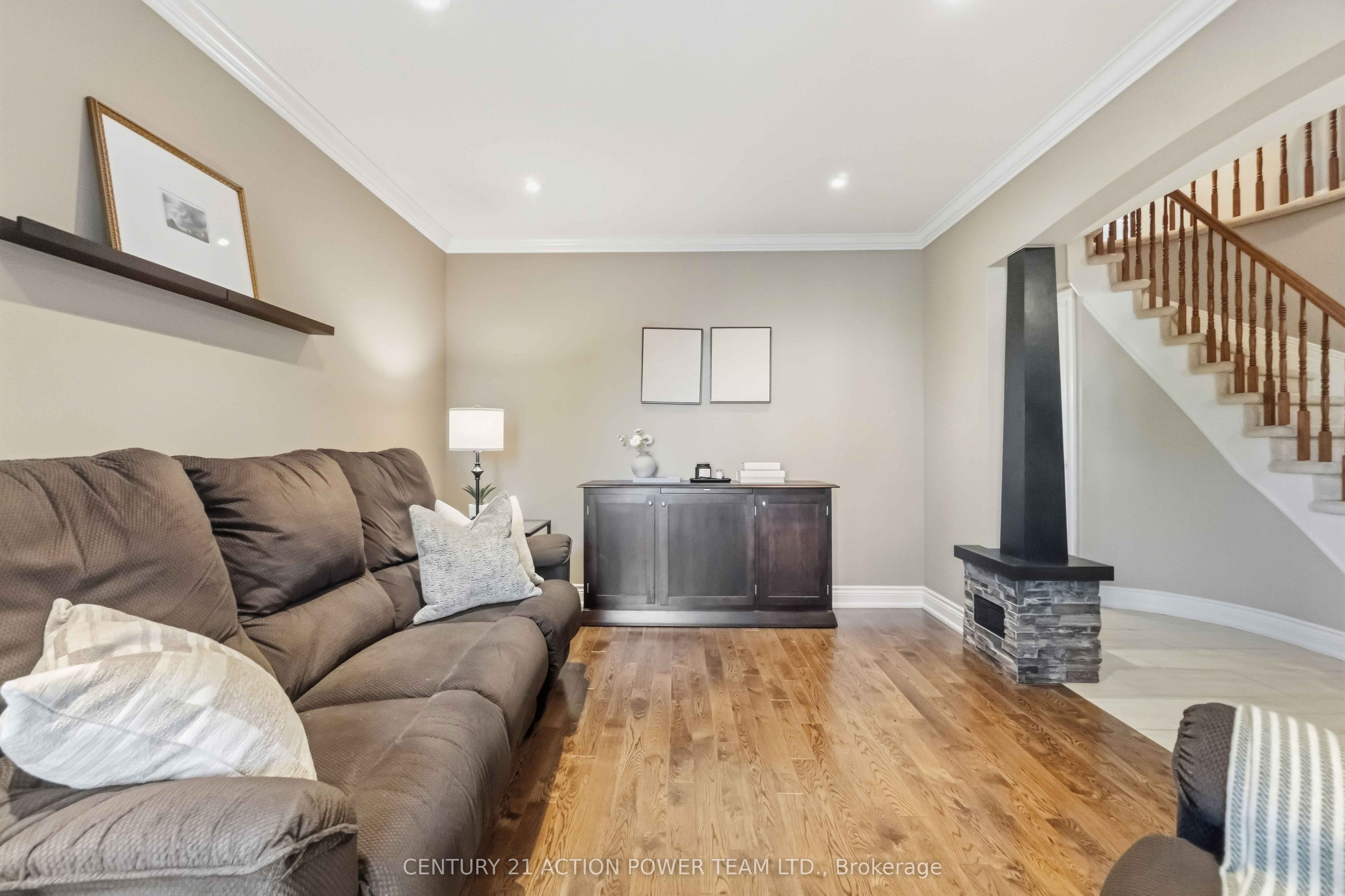 1032 Sheenboro Crescent Property Photo 7