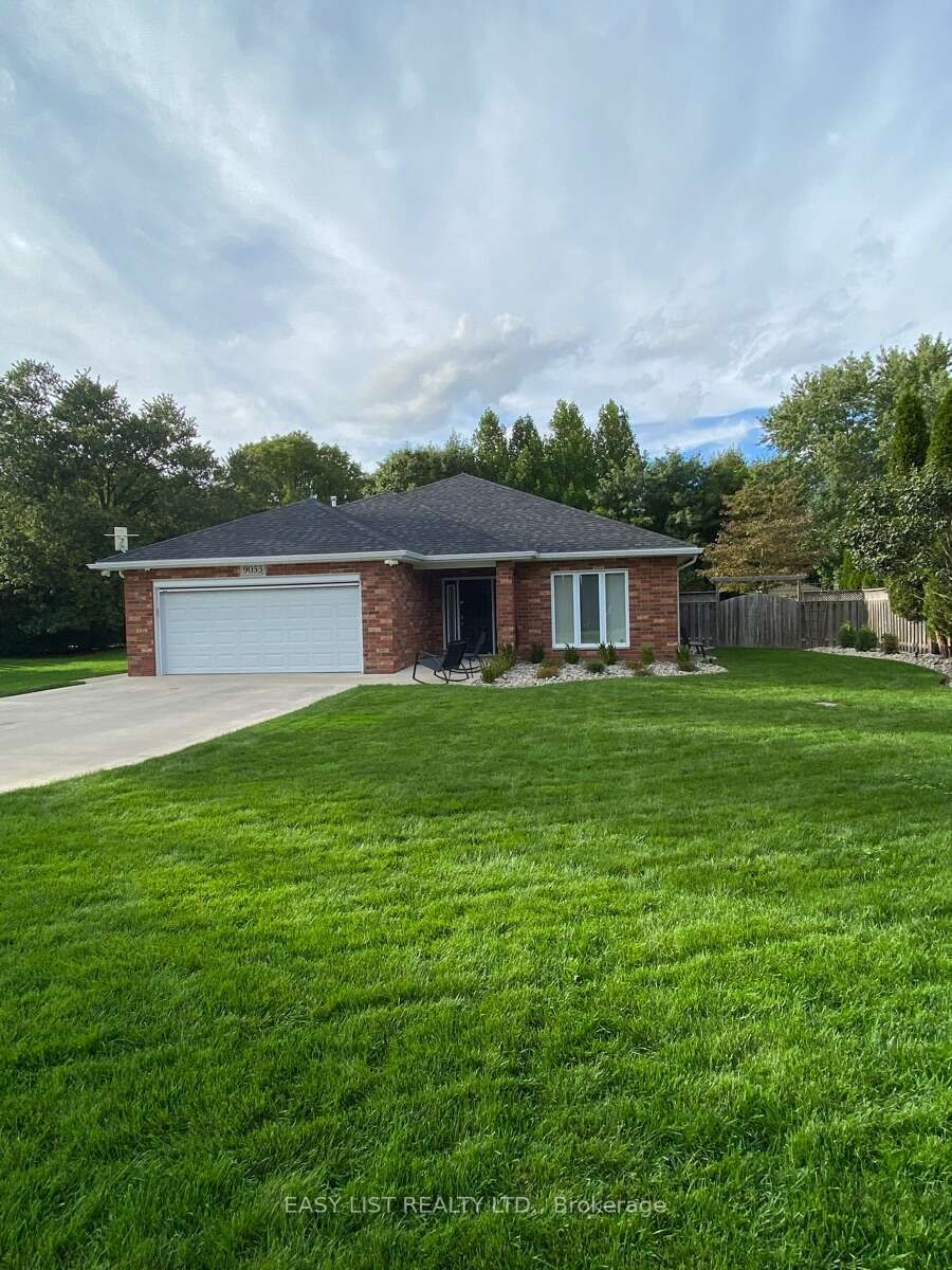 9053 Indian Creek Road E Property Photo 1