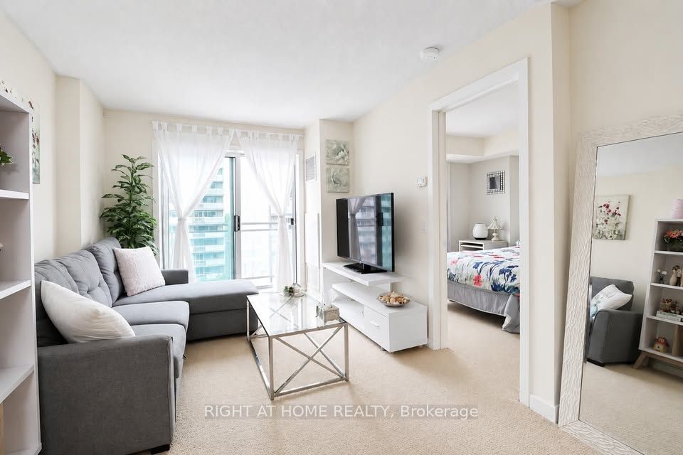 138 Somerset Street W 711 Property Photo 2