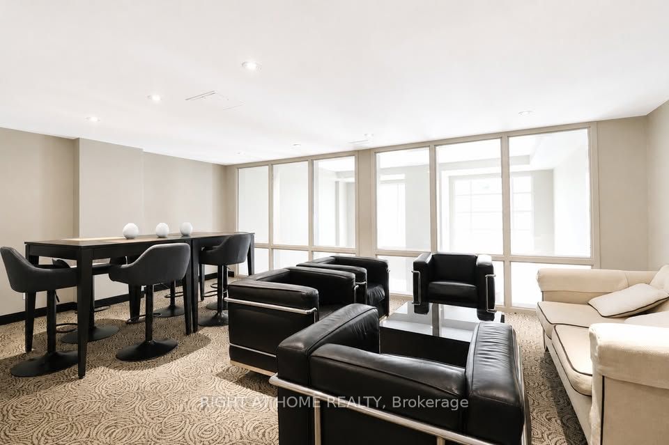 138 Somerset Street W 711 Property Photo 13