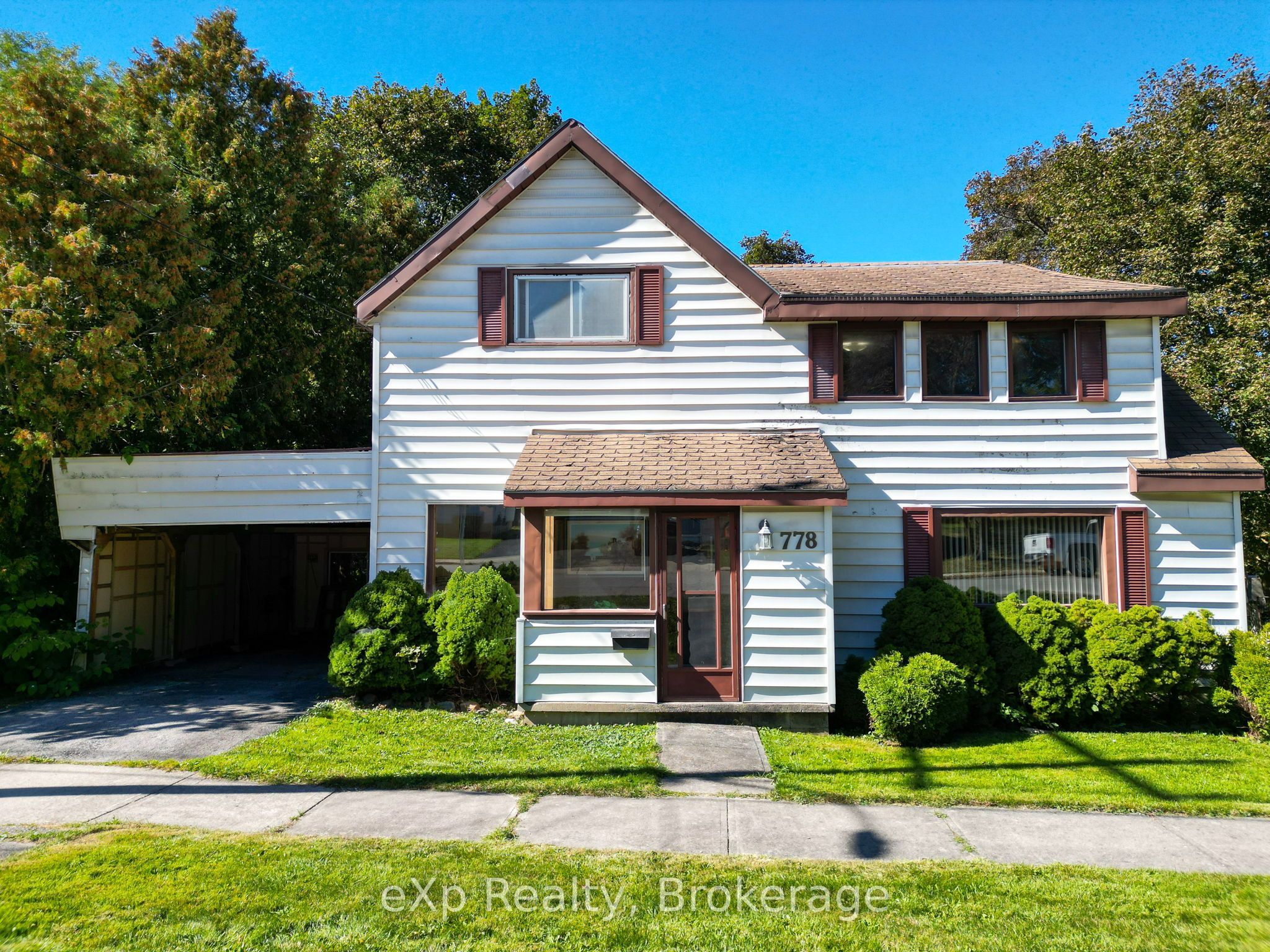 778 8th Avenue E Property Photo 1