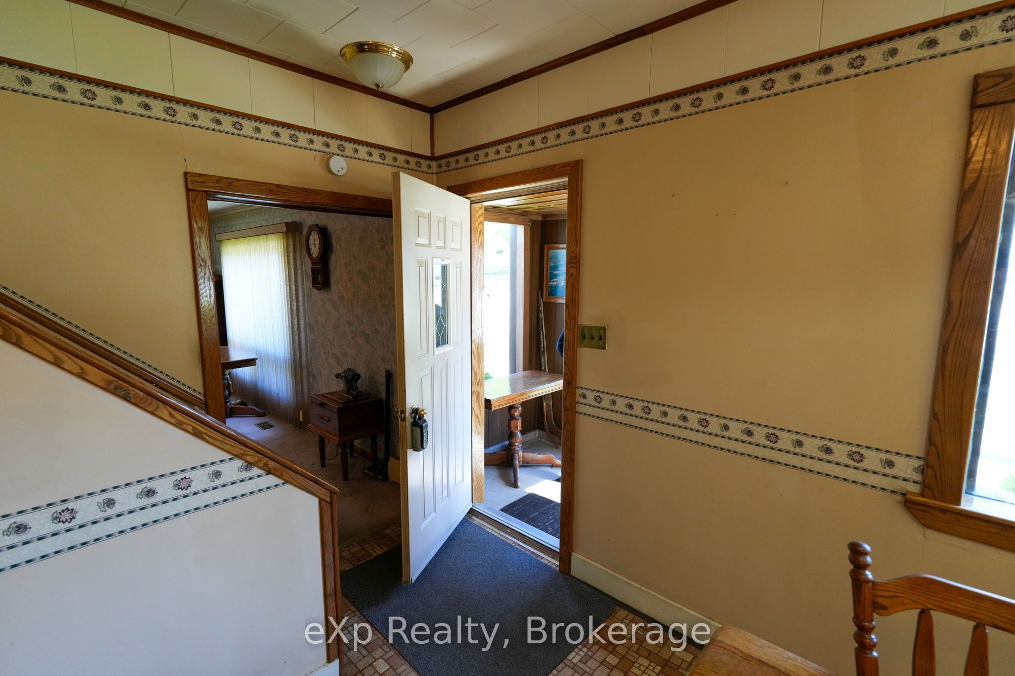 778 8th Avenue E Property Photo 4