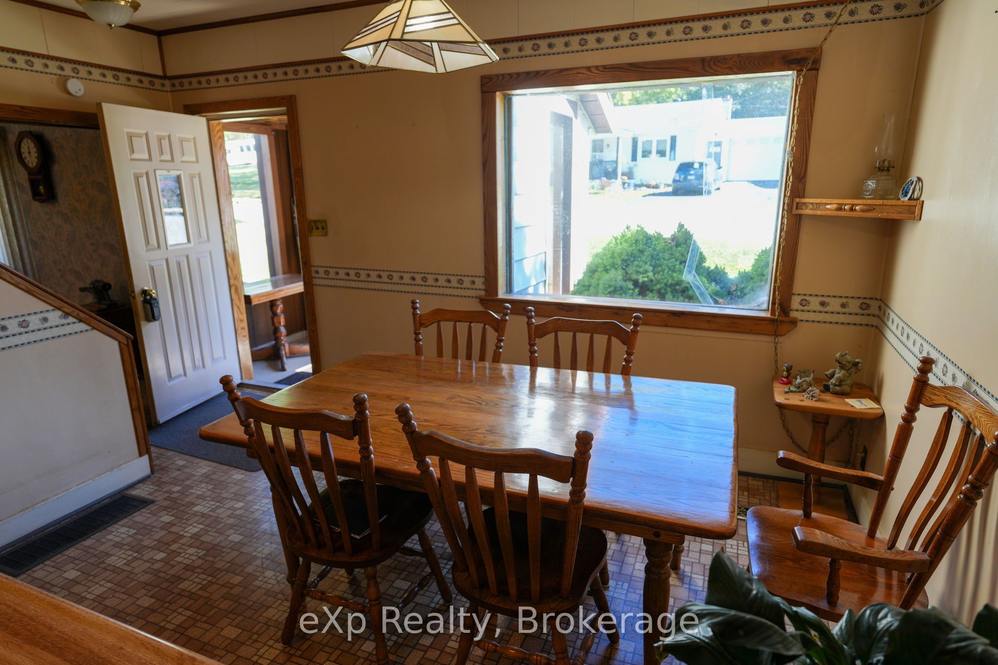 778 8th Avenue E Property Photo 7