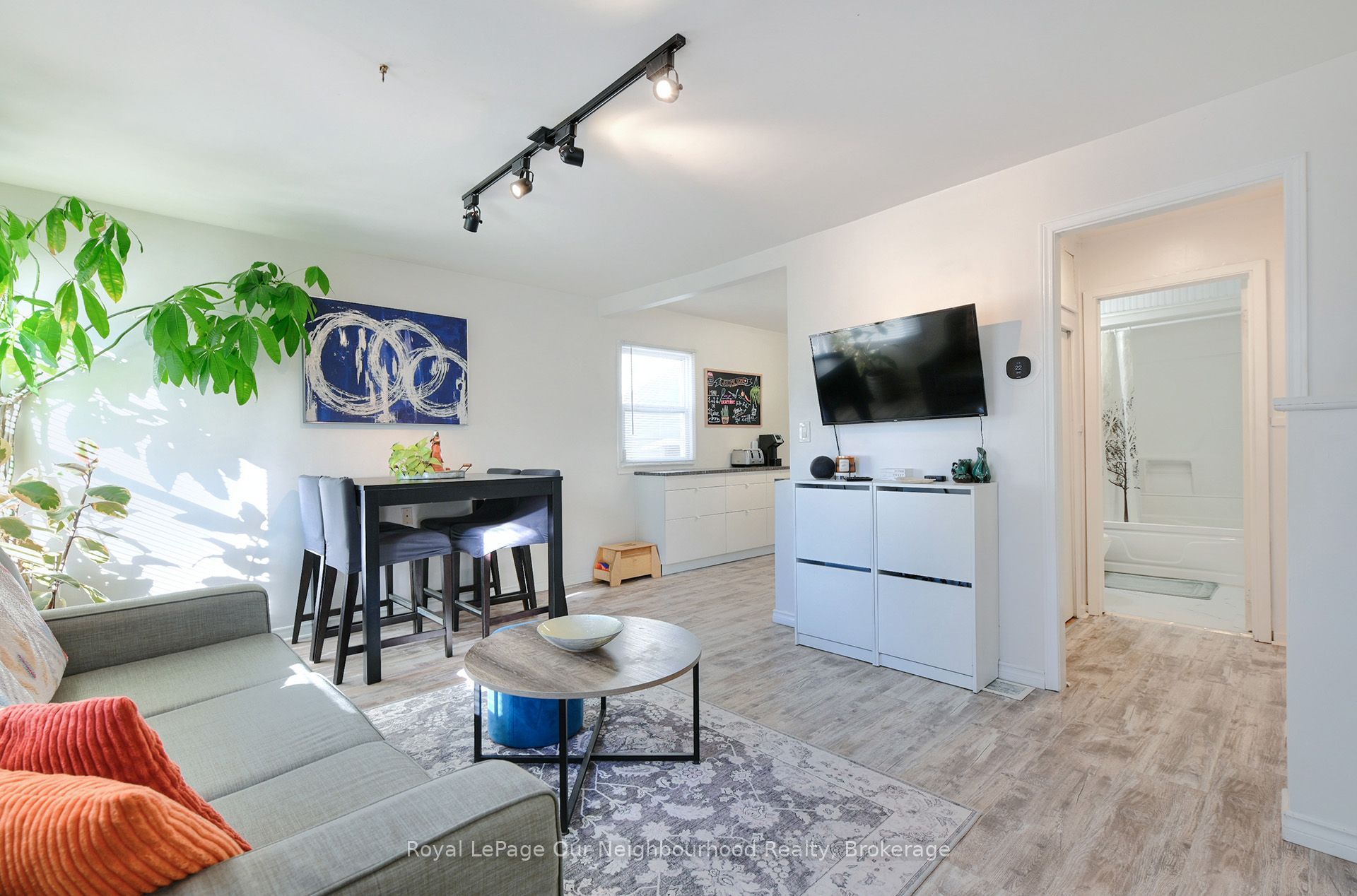 760 New Romaine Street Property Photo 2