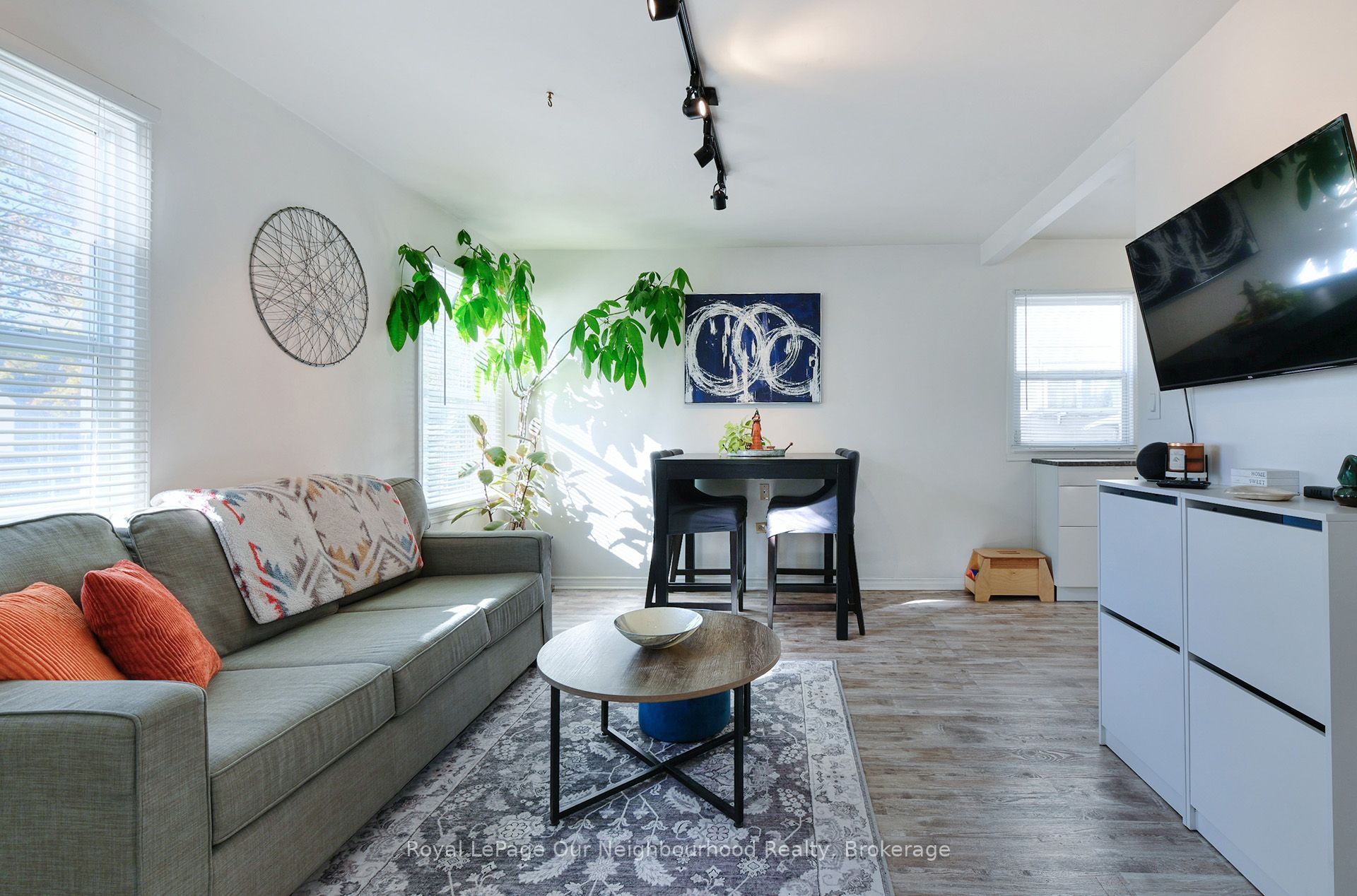 760 New Romaine Street Property Photo 3