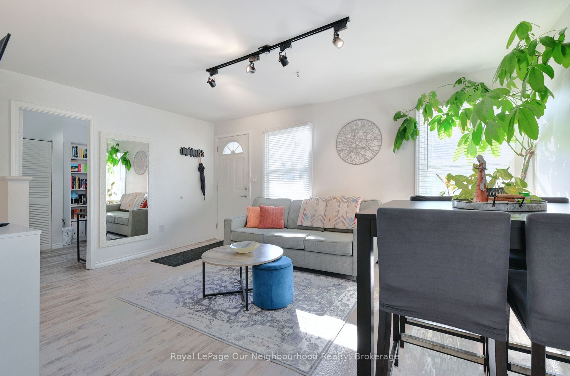 760 New Romaine Street Property Photo 6