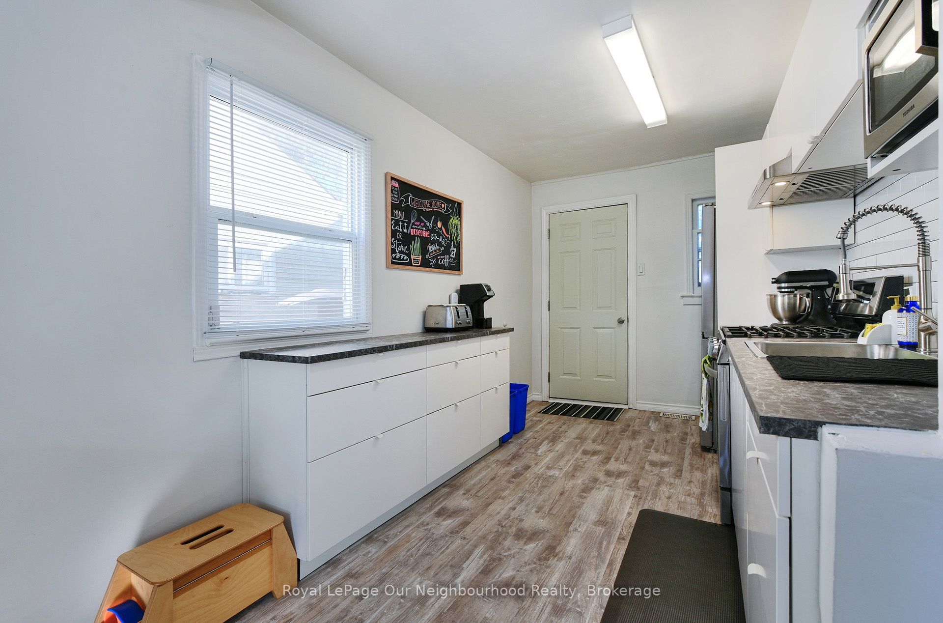 760 New Romaine Street Property Photo 8