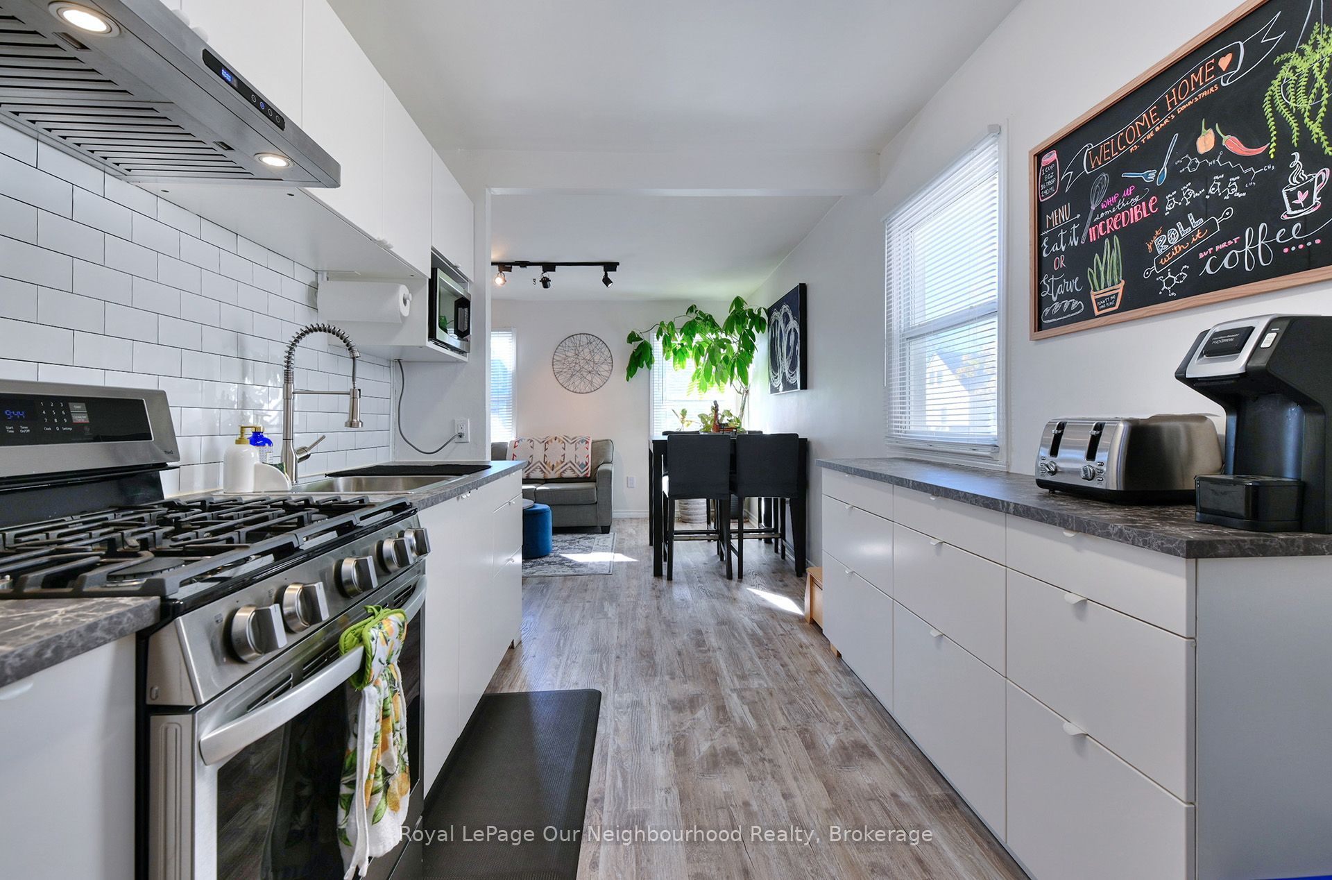 760 New Romaine Street Property Photo 9