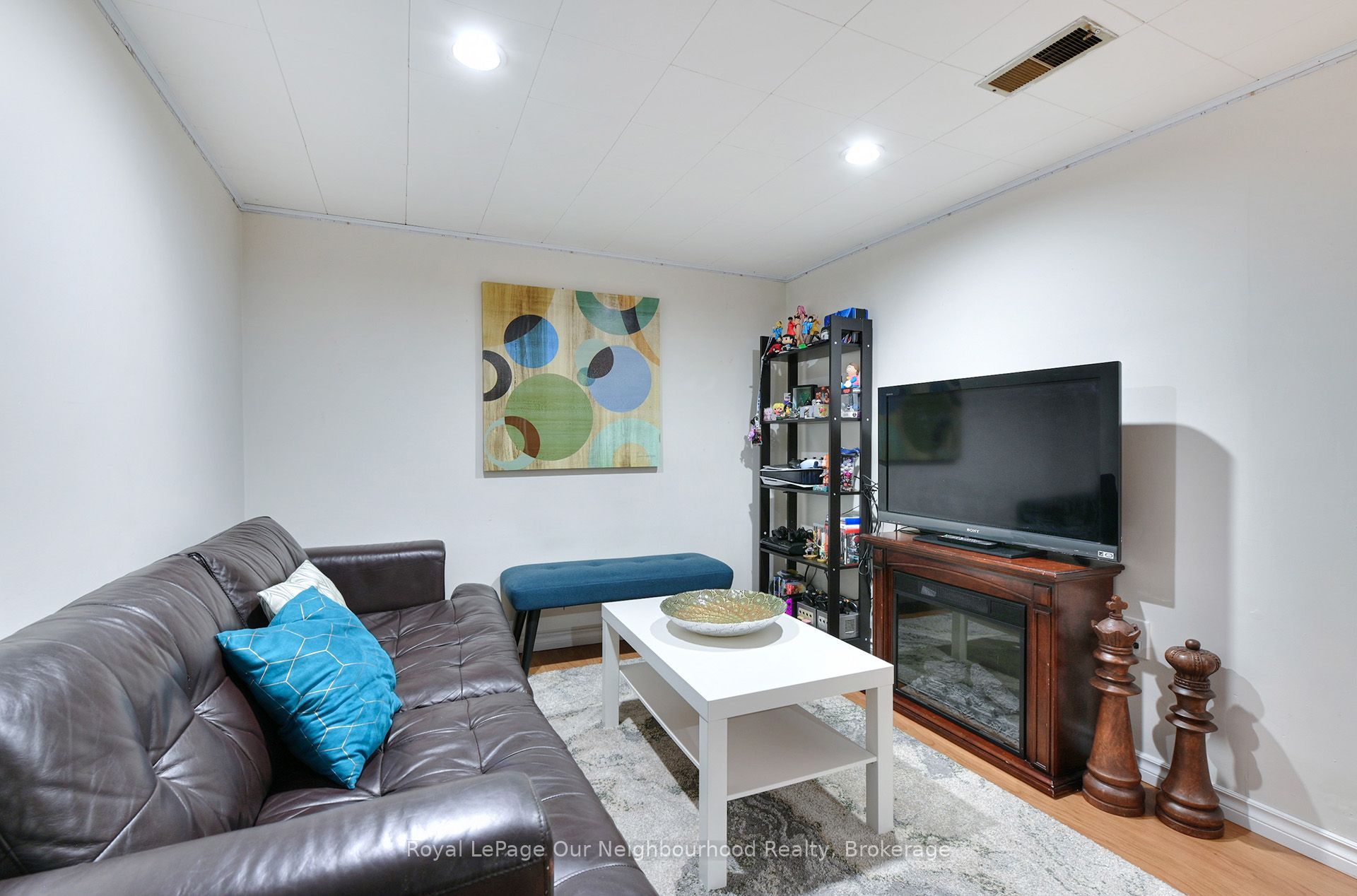 760 New Romaine Street Property Photo 15
