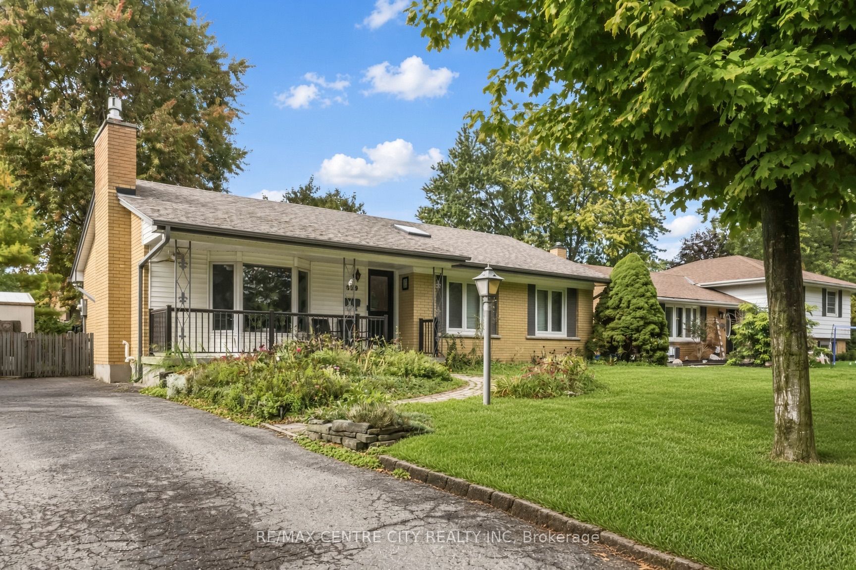 859 Dalkeith Crescent Property Photo 1
