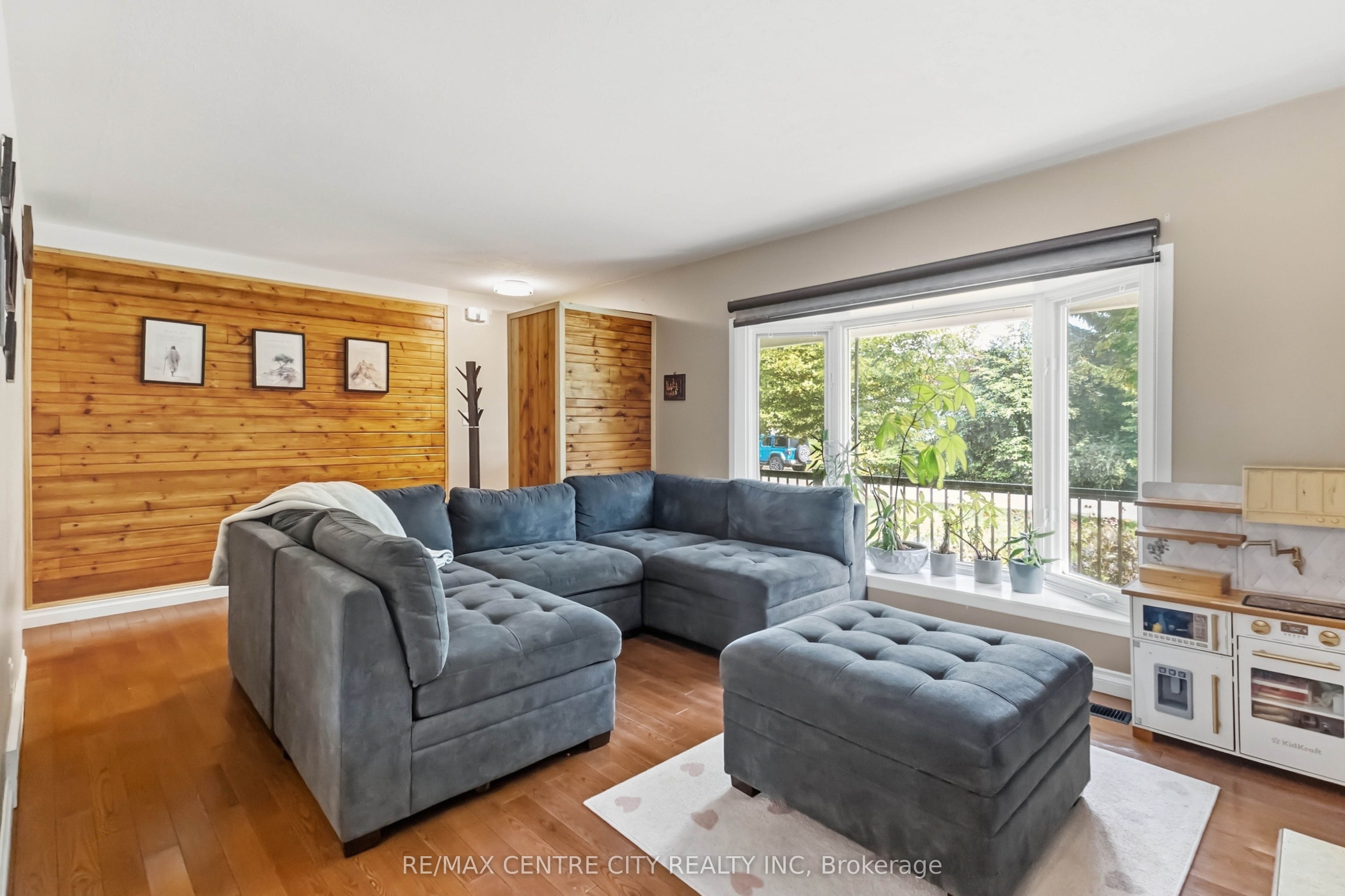 859 Dalkeith Crescent Property Photo 3