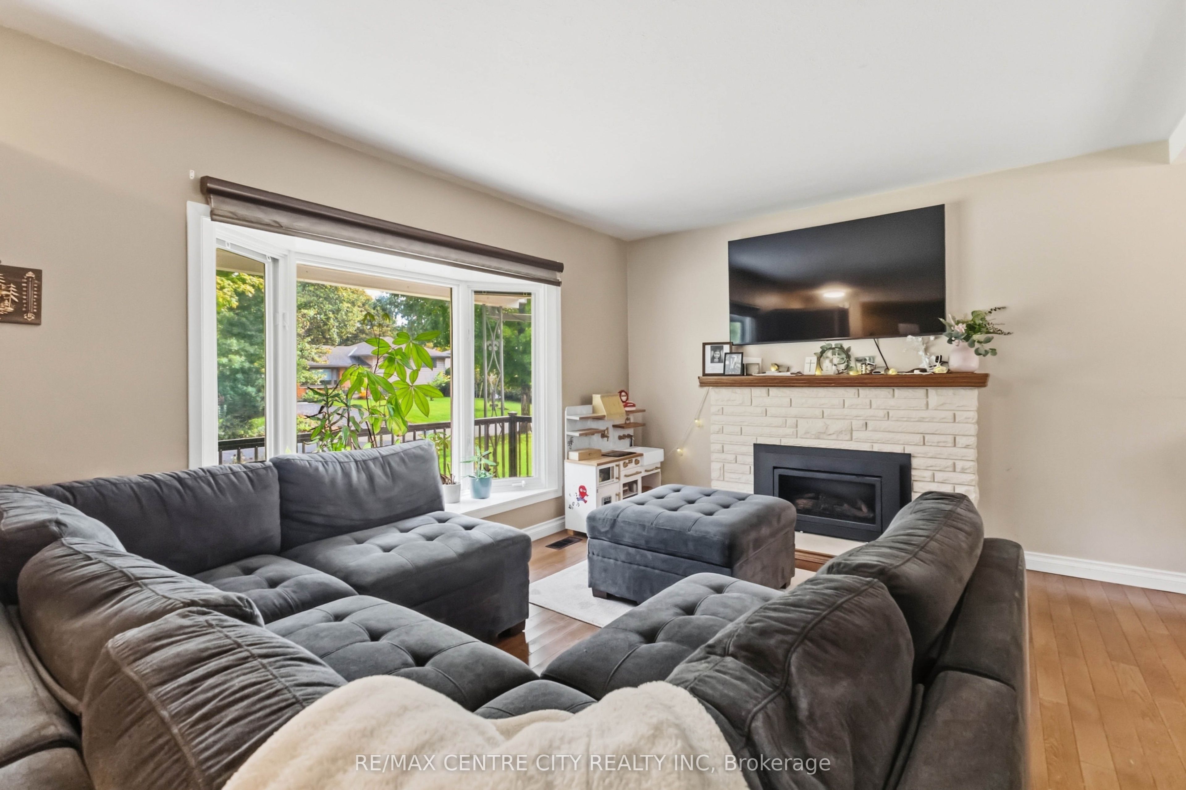 859 Dalkeith Crescent Property Photo 4