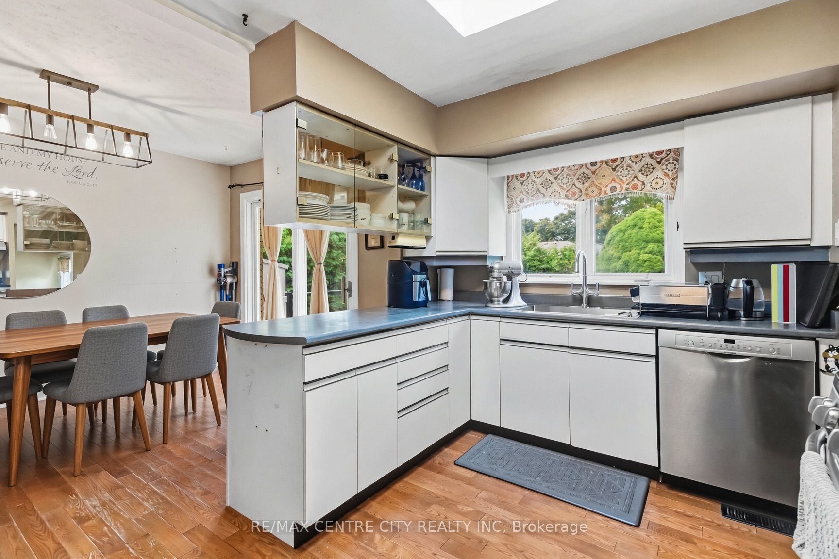 859 Dalkeith Crescent Property Photo 7