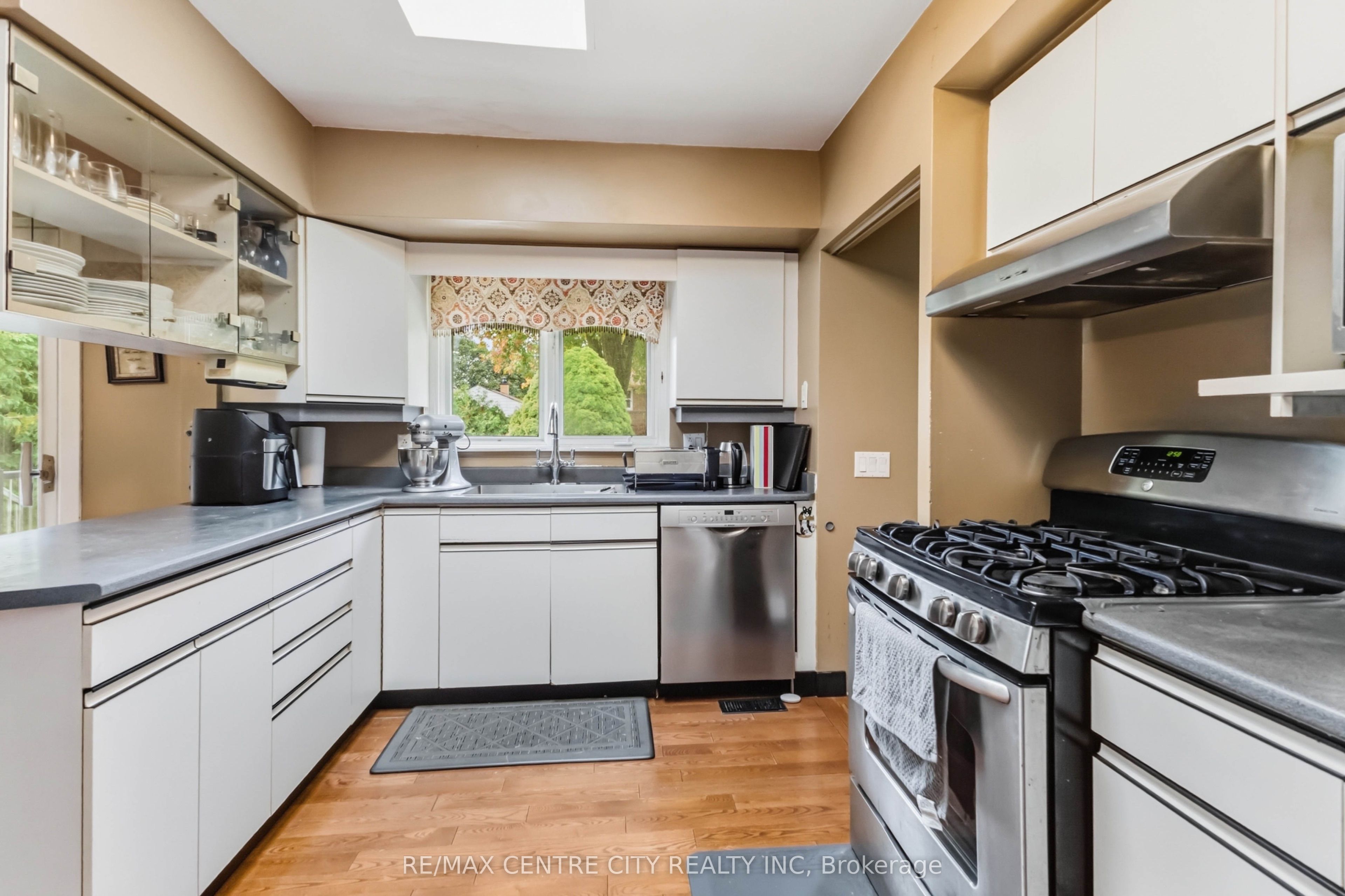 859 Dalkeith Crescent Property Photo 8