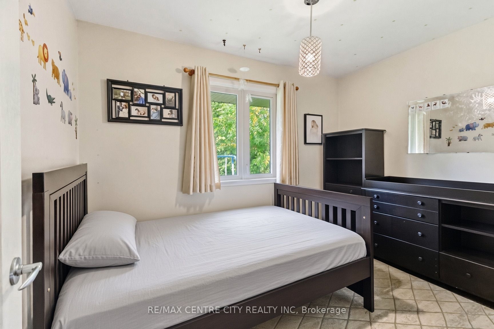 859 Dalkeith Crescent Property Photo 11