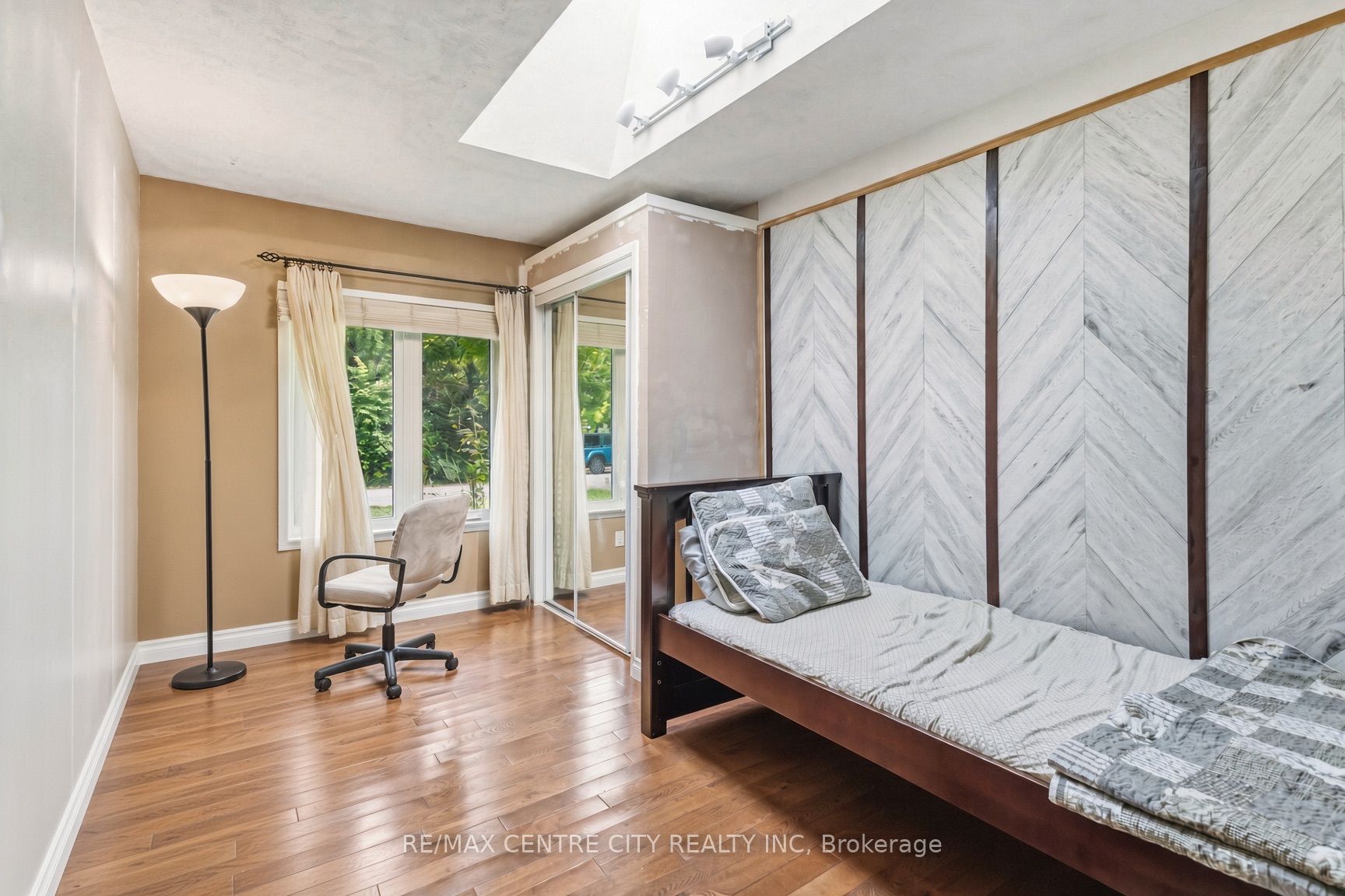 859 Dalkeith Crescent Property Photo 12