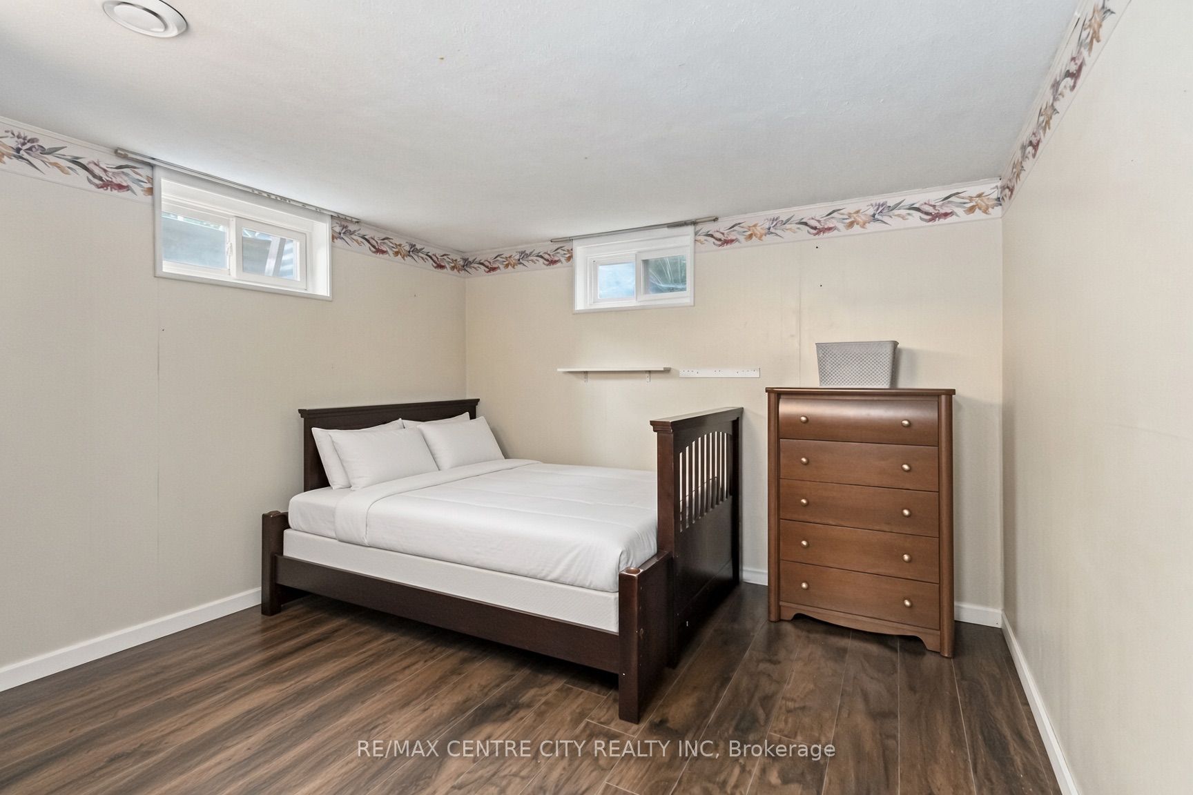 859 Dalkeith Crescent Property Photo 18