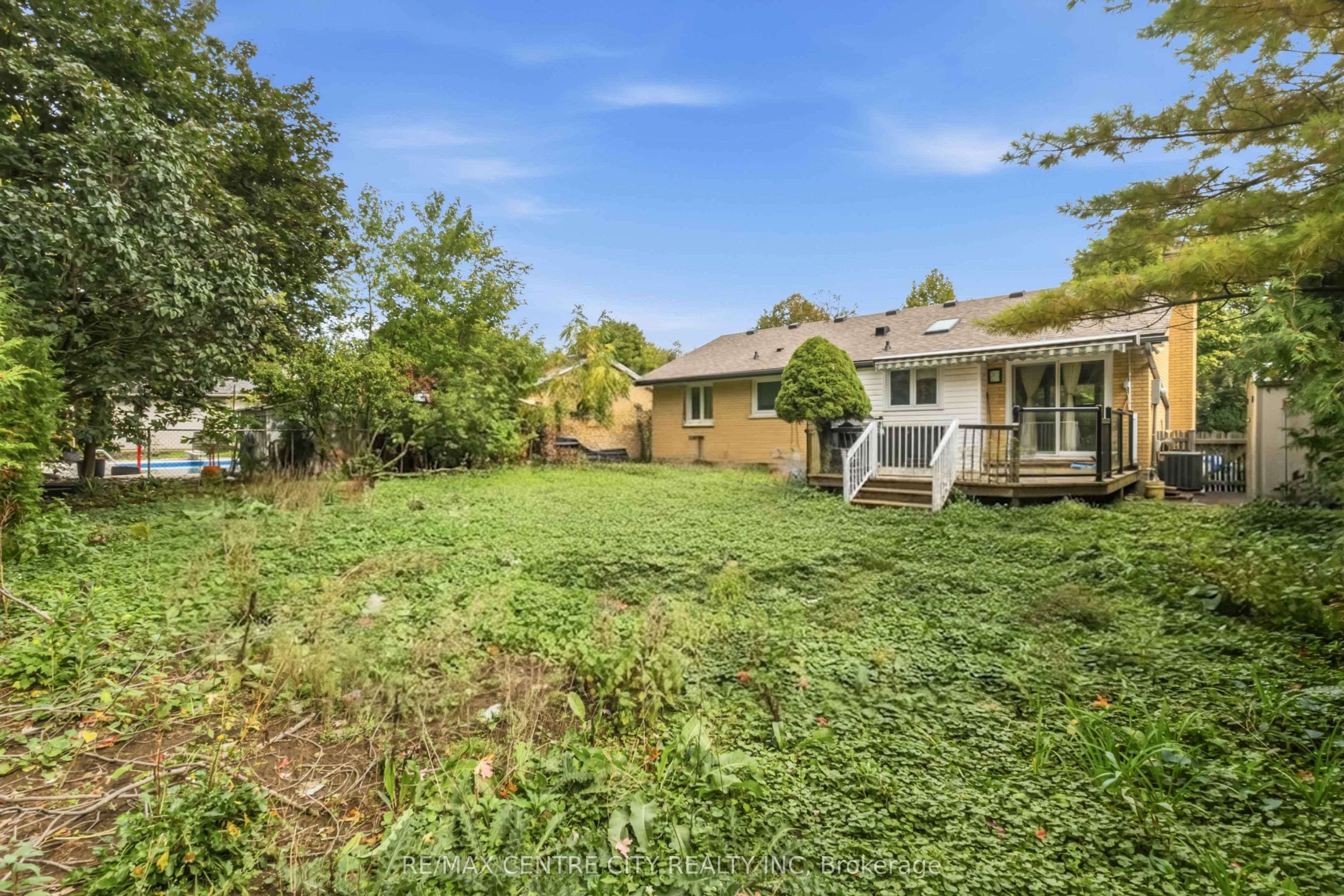 859 Dalkeith Crescent Property Photo 22