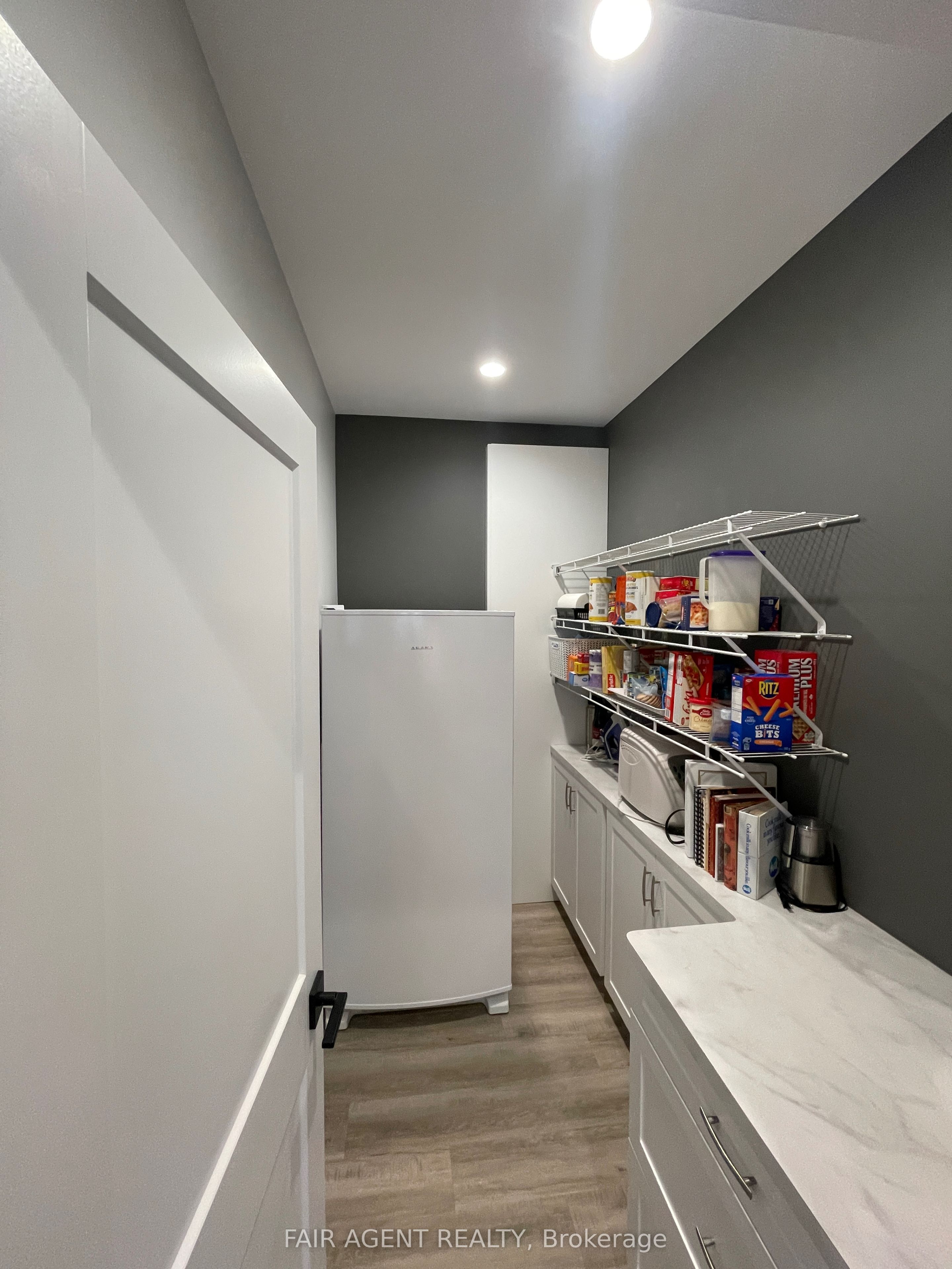 255 Albert Street 2 Property Photo 6