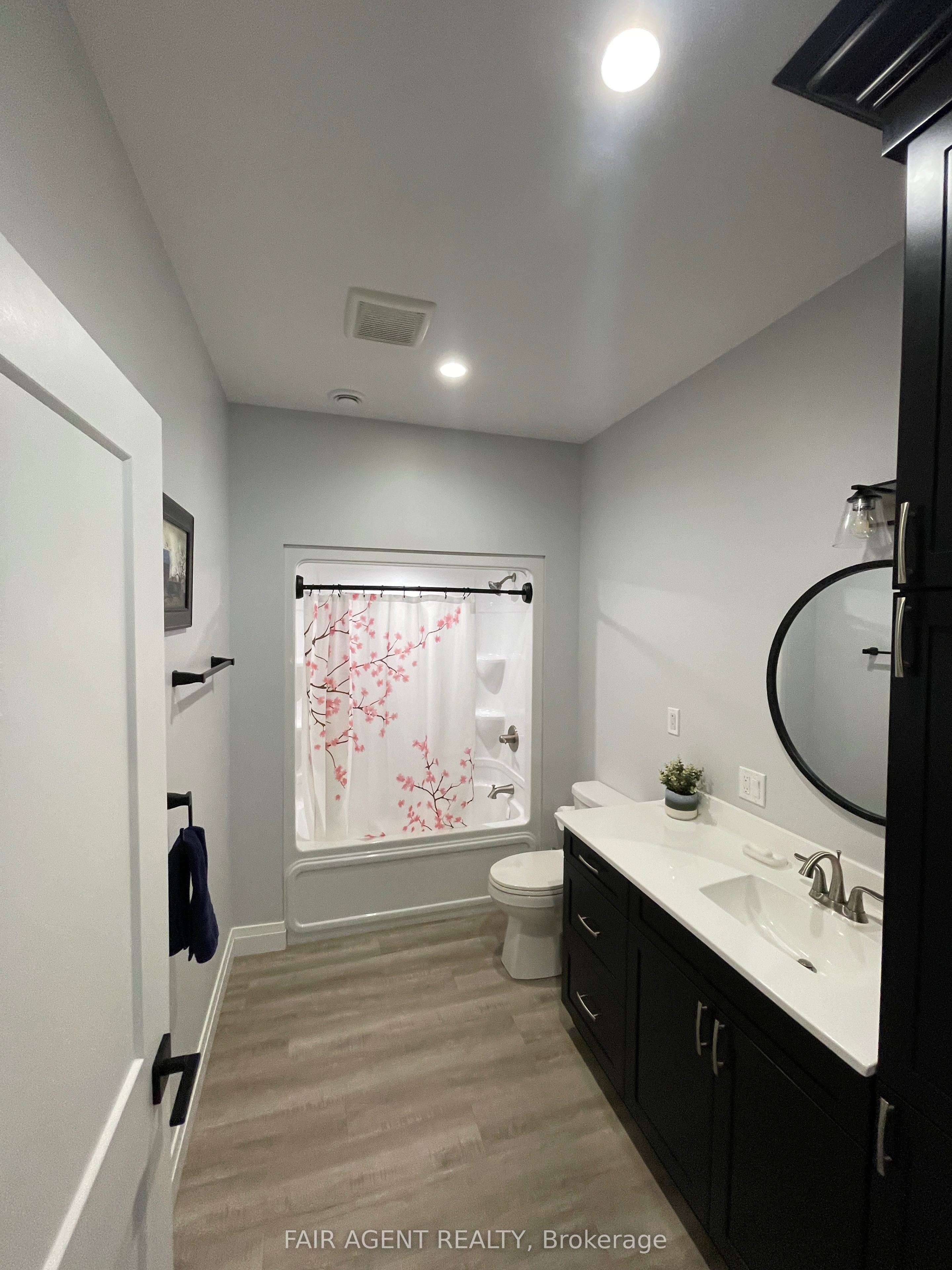 255 Albert Street 2 Property Photo 13