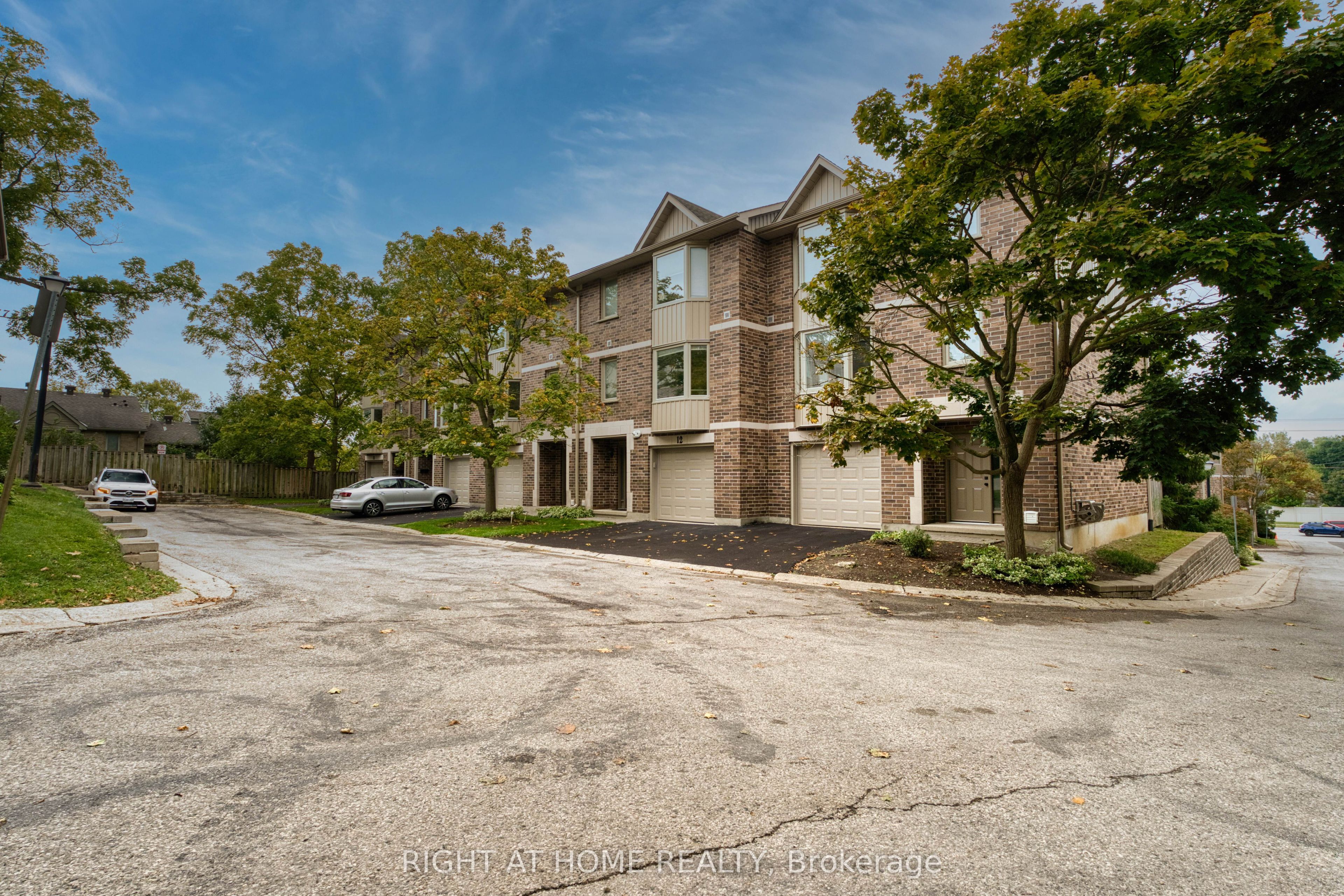 1548 Richmond Street 14 Property Photo 2