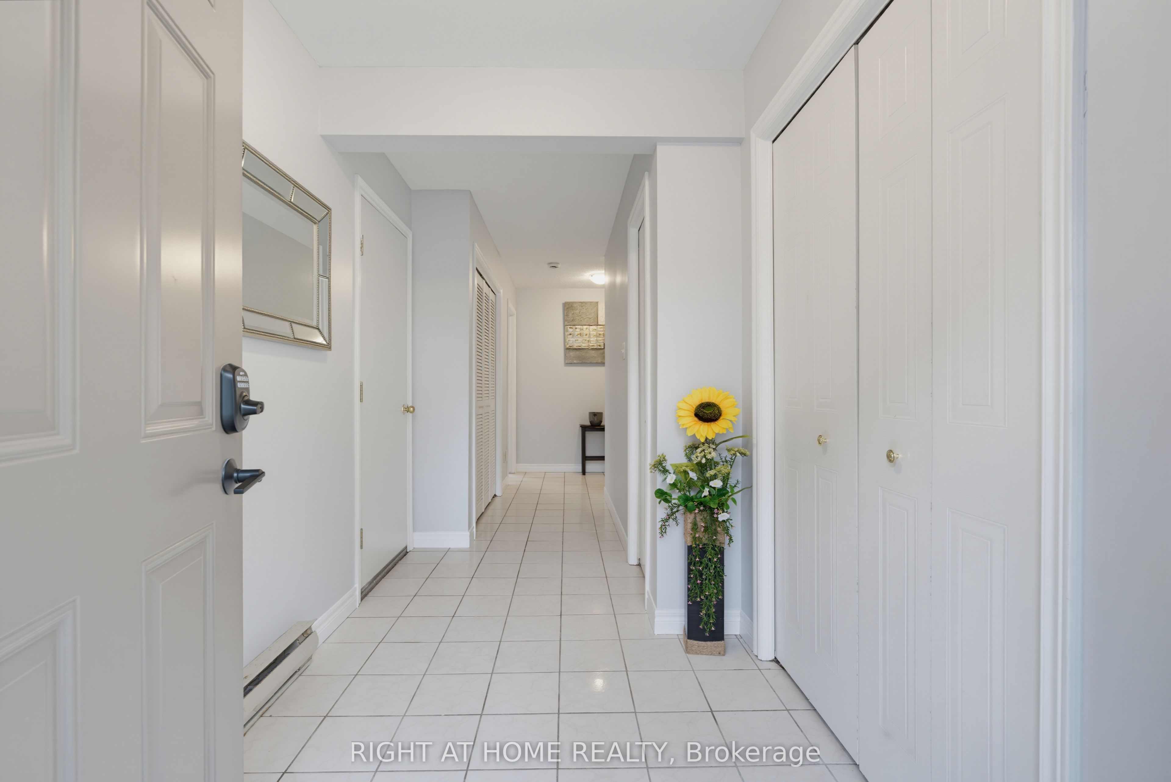 1548 Richmond Street 14 Property Photo 5