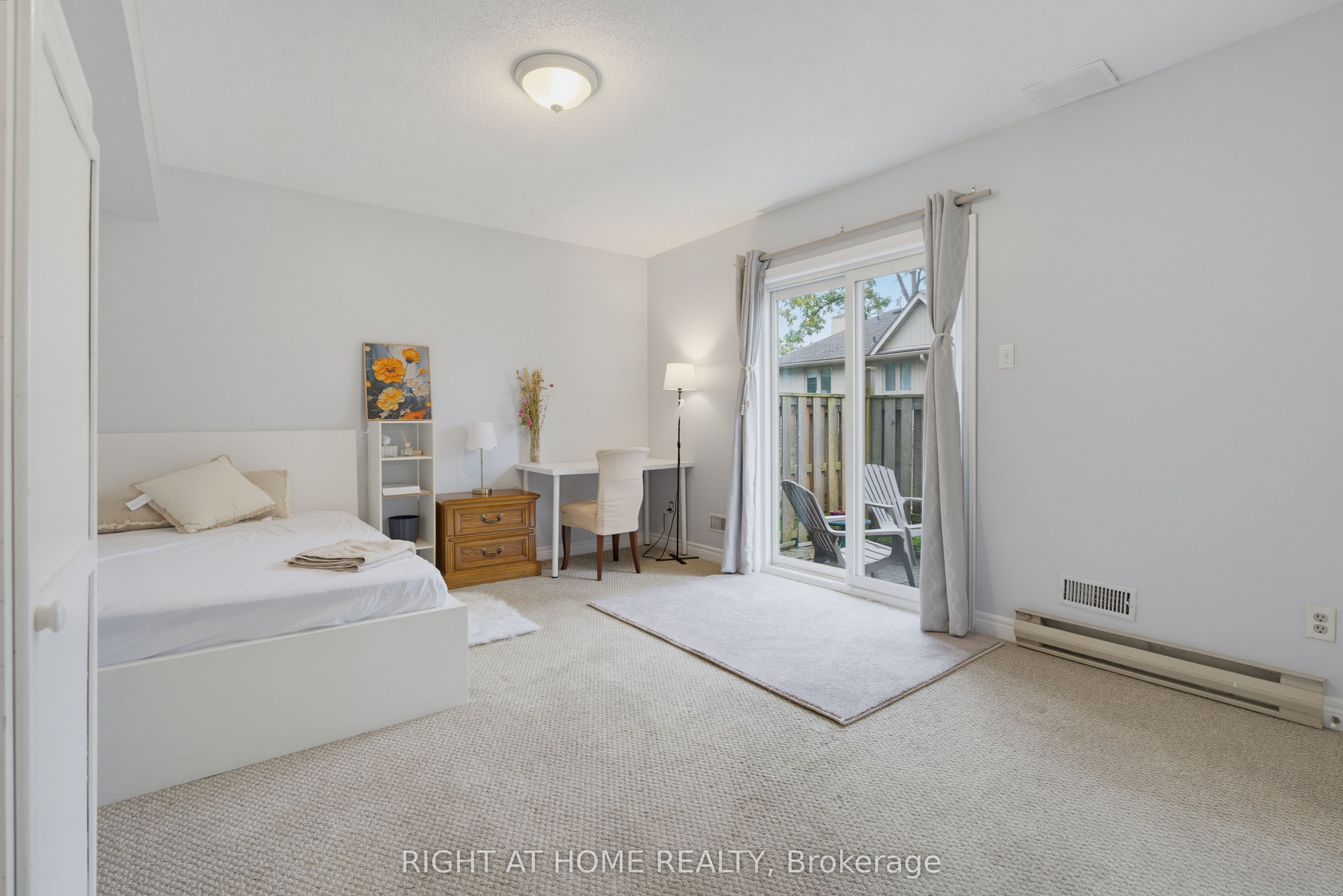 1548 Richmond Street 14 Property Photo 8