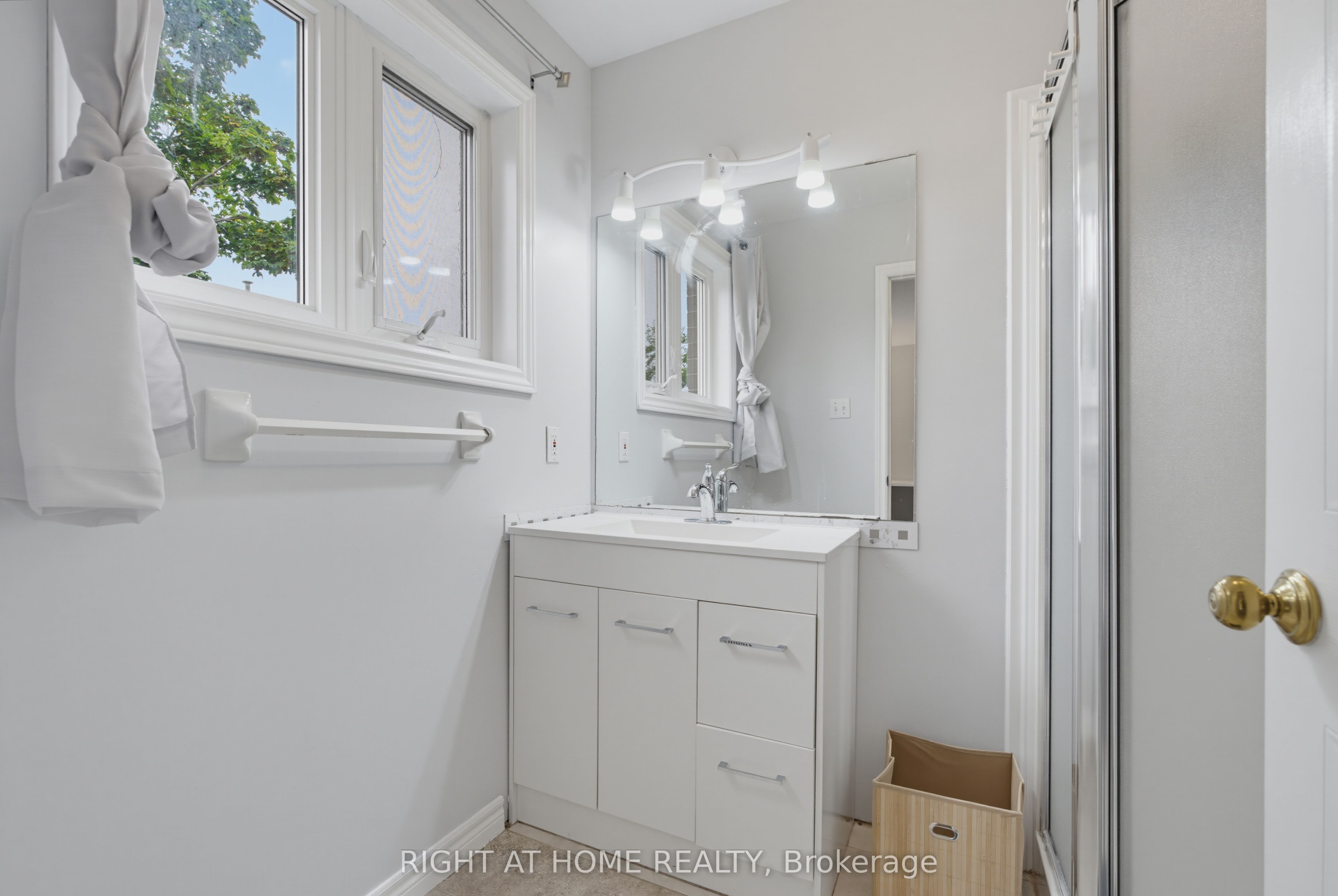 1548 Richmond Street 14 Property Photo 11