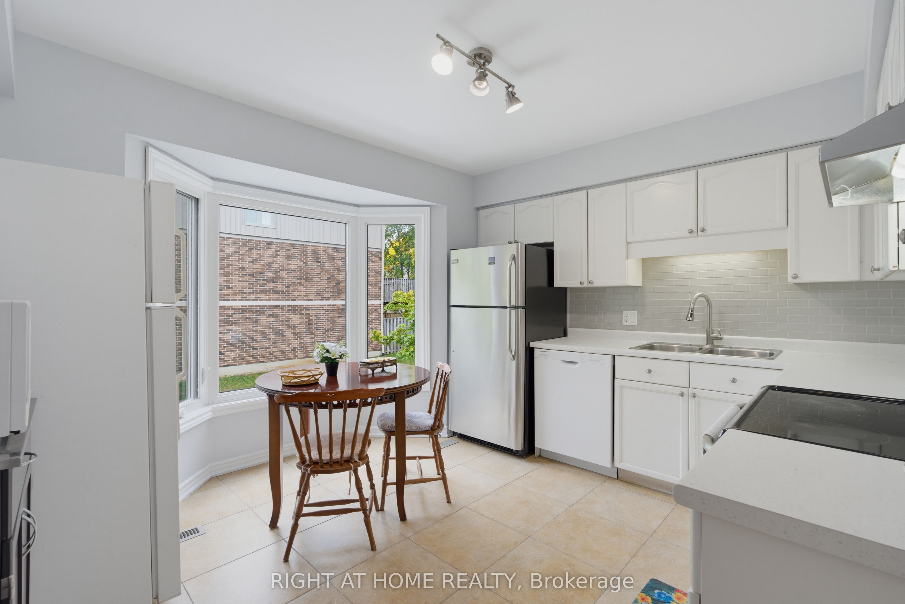 1548 Richmond Street 14 Property Photo 13