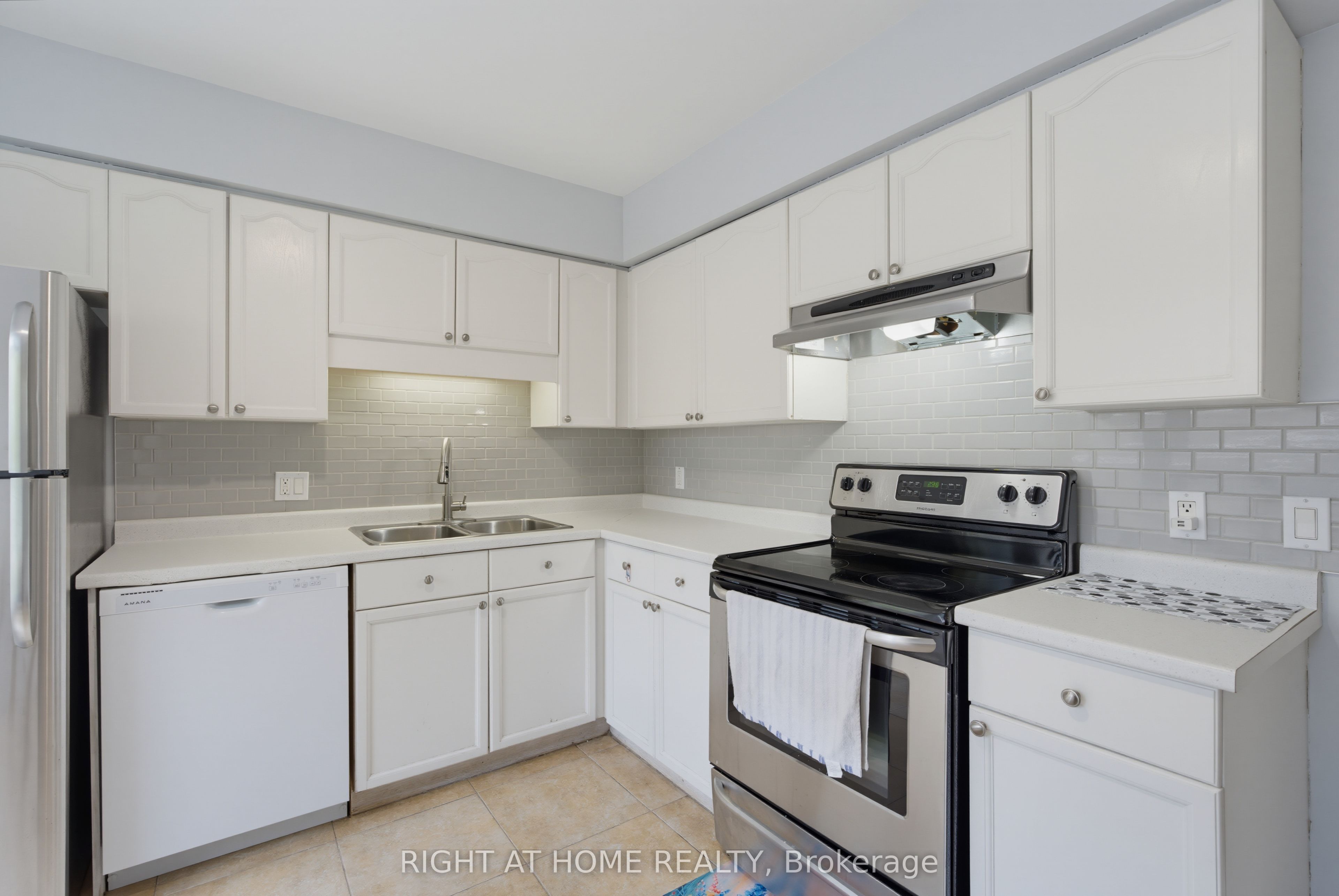 1548 Richmond Street 14 Property Photo 15