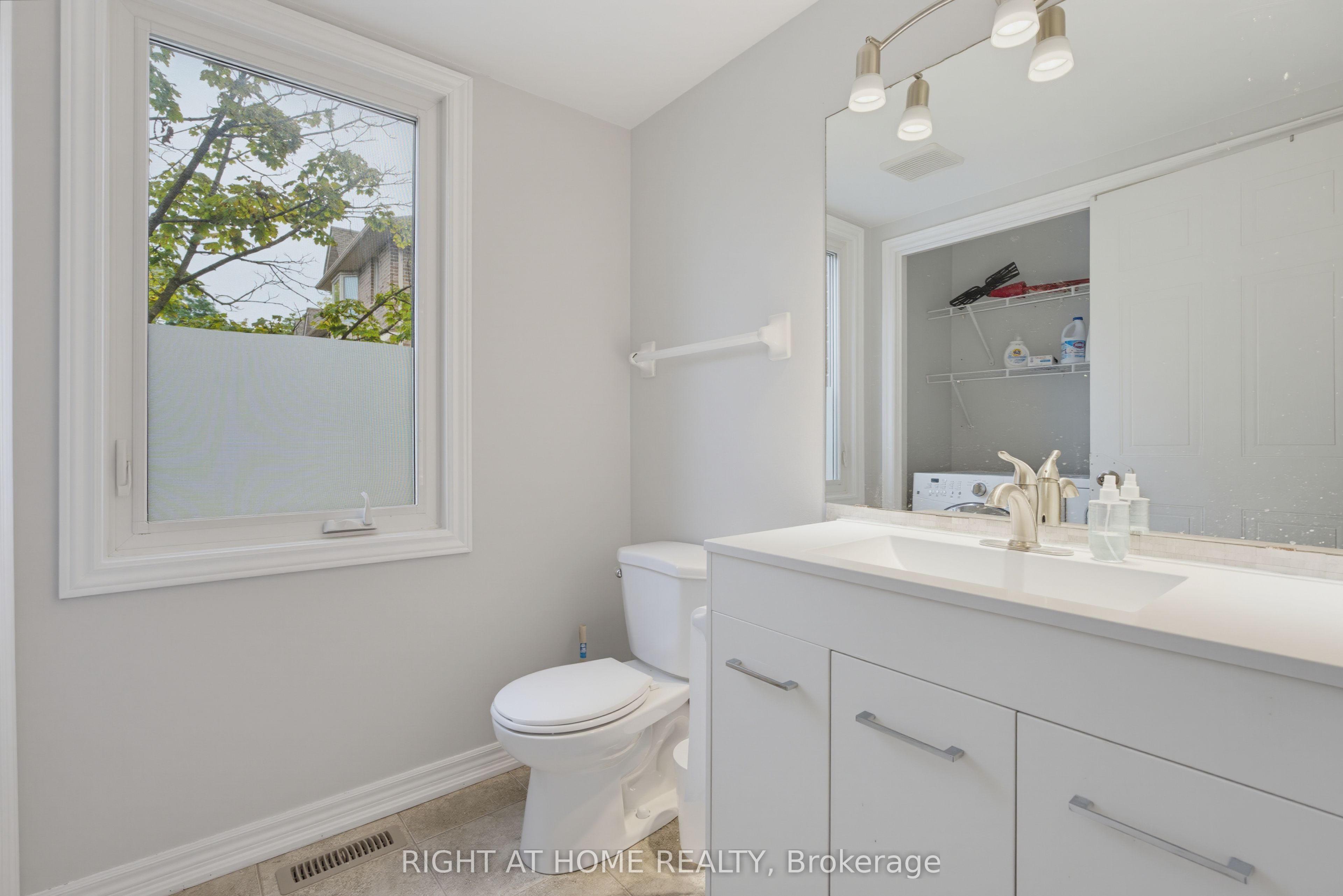 1548 Richmond Street 14 Property Photo 23