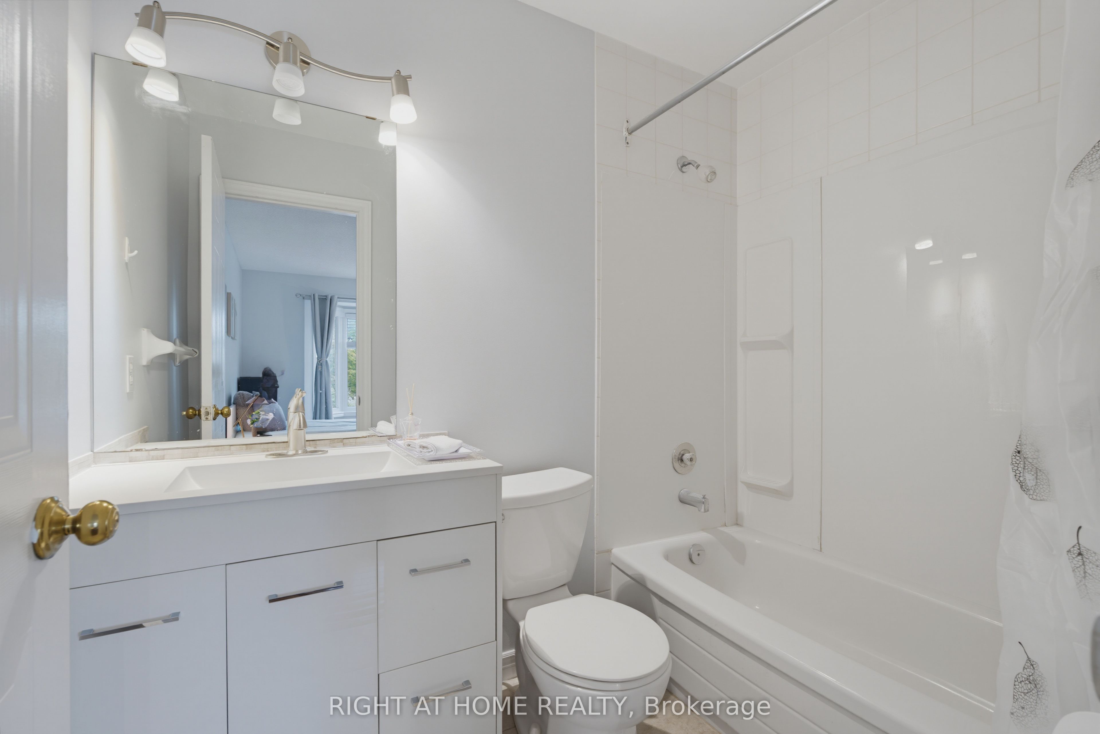 1548 Richmond Street 14 Property Photo 29