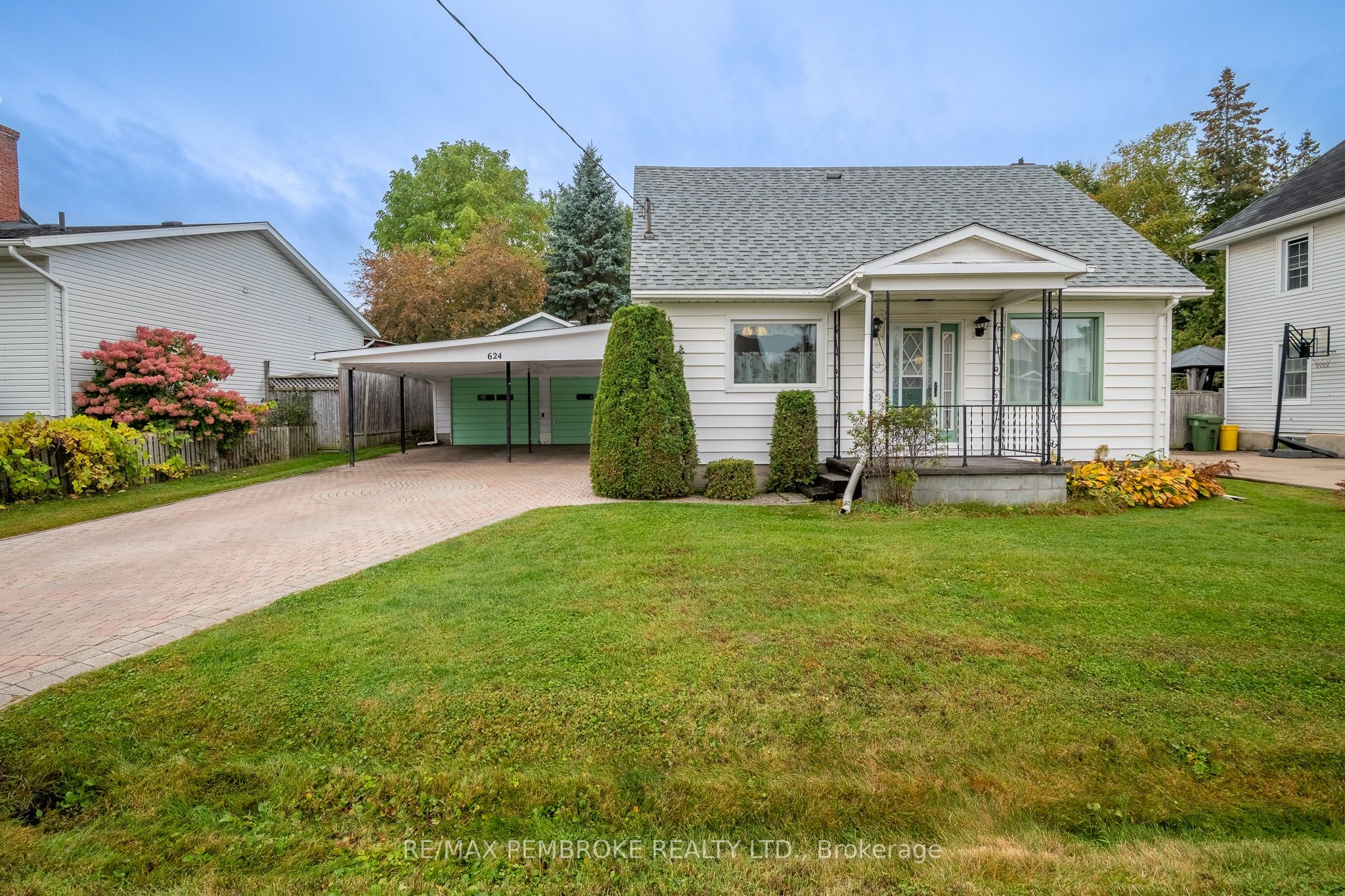 624 Hamilton Street W Property Photo 1
