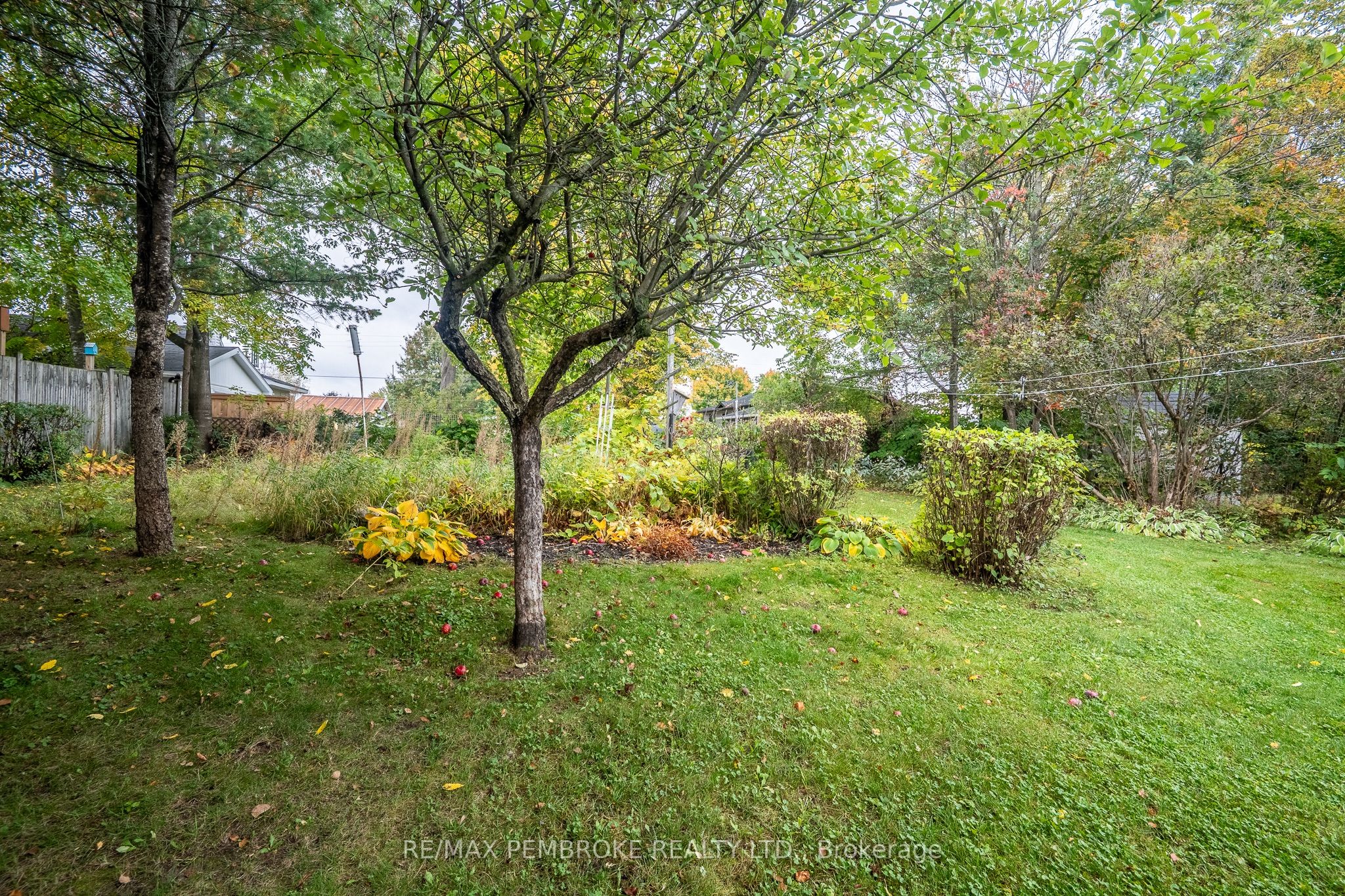 624 Hamilton Street W Property Photo 4
