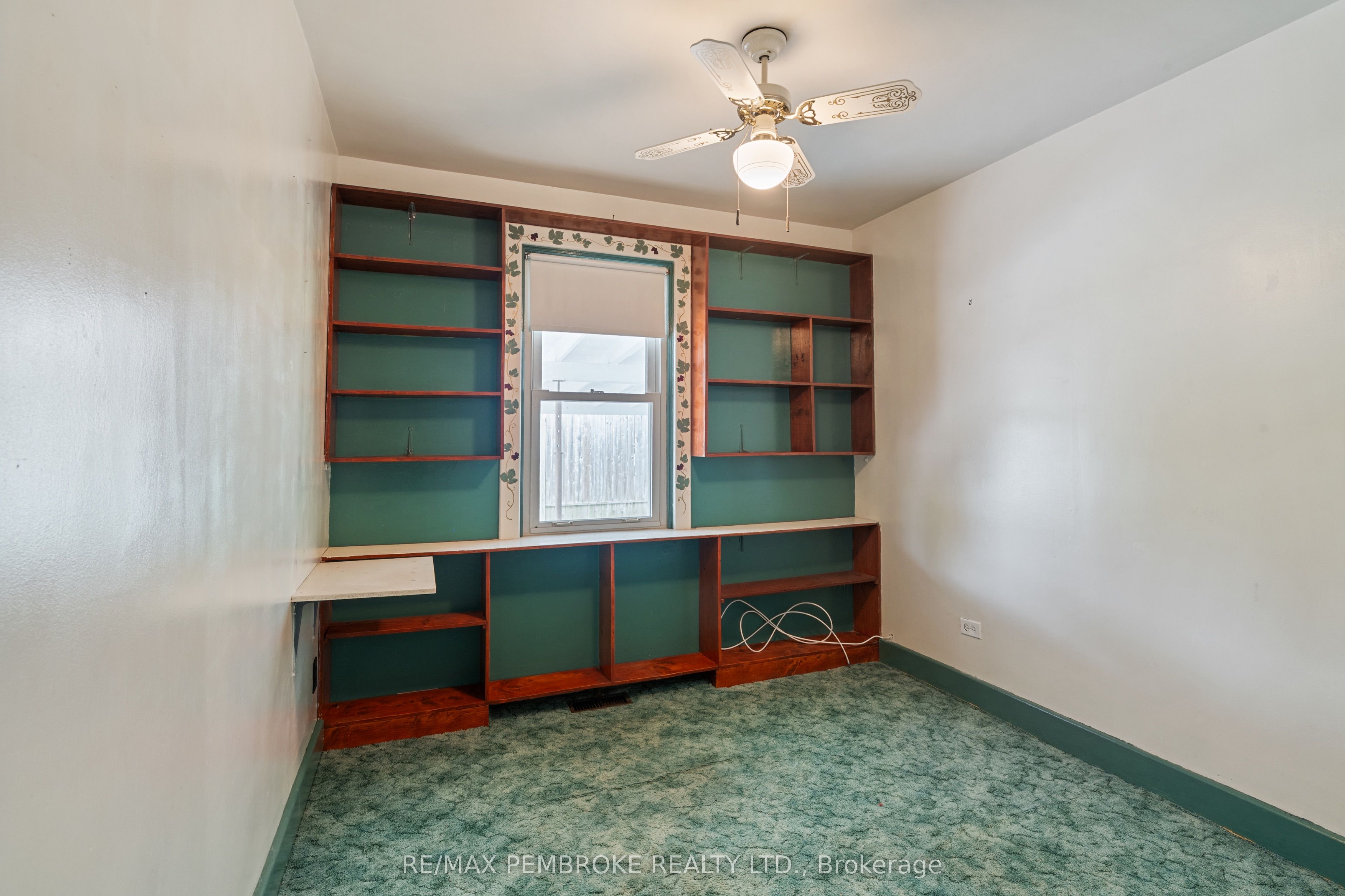 624 Hamilton Street W Property Photo 15